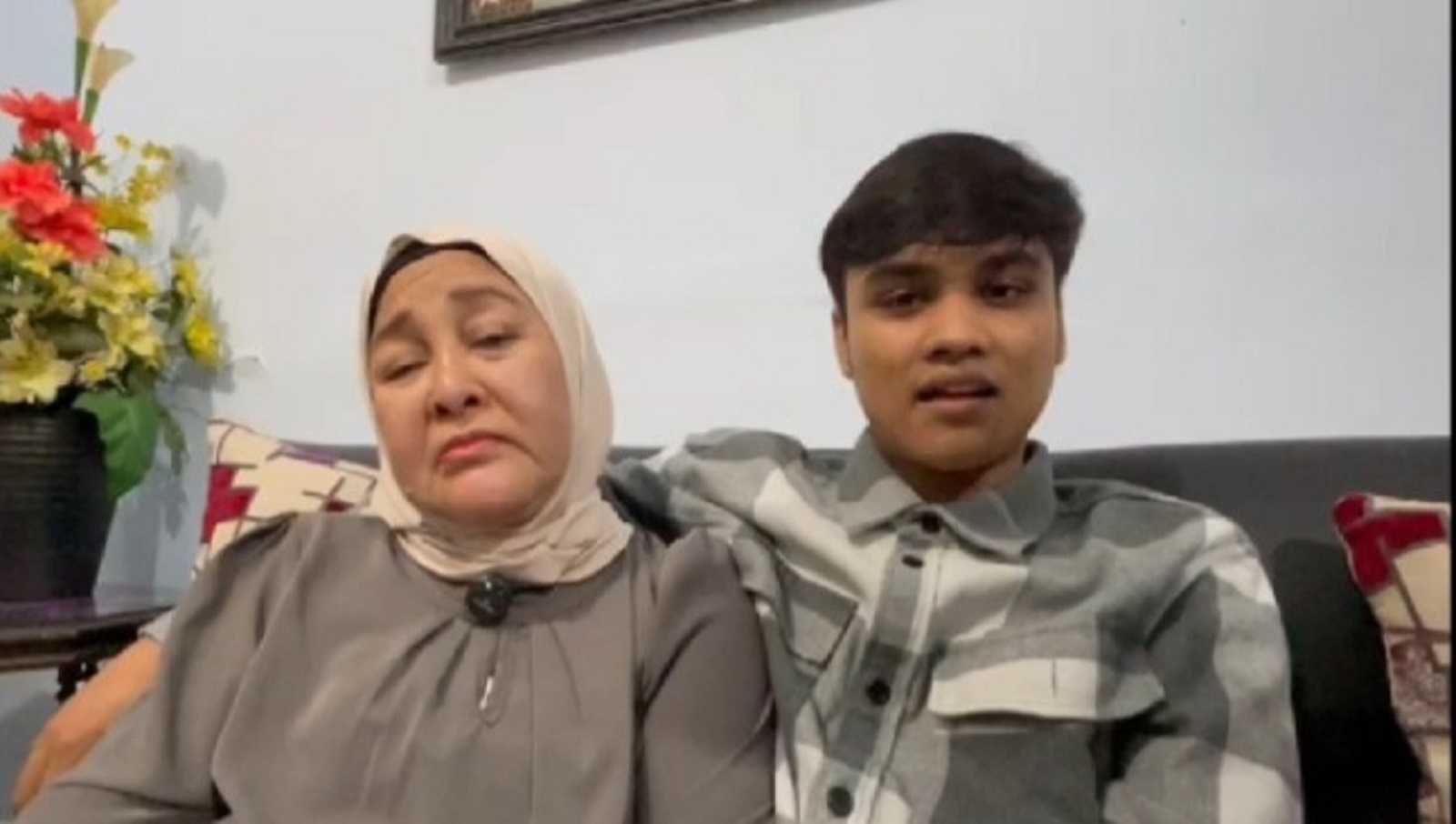 Ratih Puspita Dewi dan Ressa Rizky Rossano