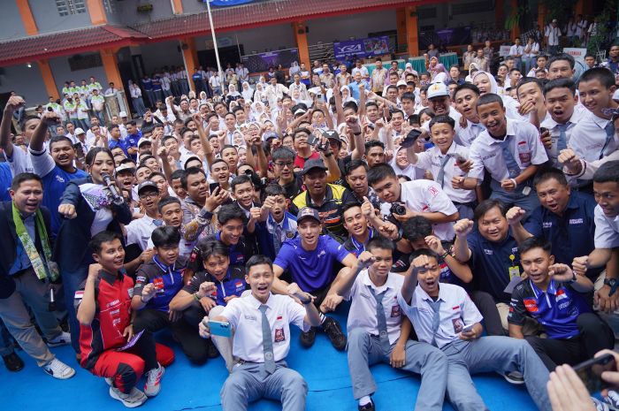 PEMBALAP DUNIA: Yamaha mengisi awal tahun 2026 dengan mendatangkan para pembalap yang tampil di MotoGP musim ini ke Jakarta. Toprak Razgatlıoğlu Bikin Kagum Pelajar SMK Negeri 39 Jakarta.