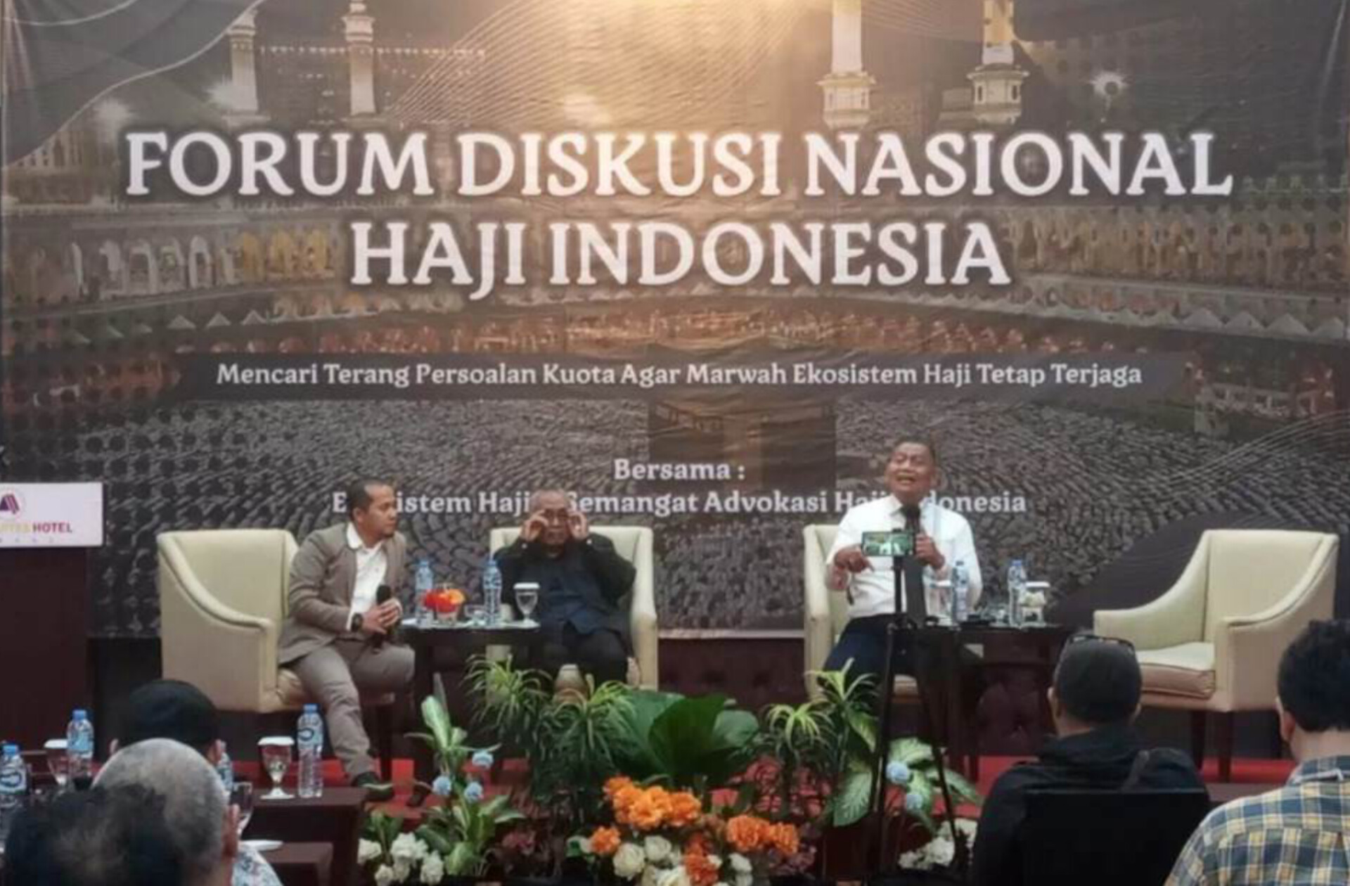 Diskusi bertajuk &ldquo;Mencari Terang Persoalan Kuota Agar Marwah Ekosistem Haji Tetap Terjaga&rdquo; yang diselenggarakan Semangat Advokasi Haji Indonesia (SAI), Minggu (25/1). (Ridwan/JawaPos.com)