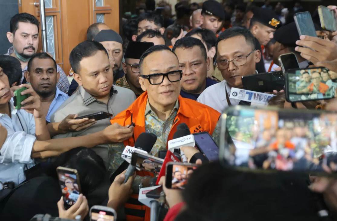 Mantan Wakil Menteri Ketenagakerjaan, Immanuel Ebenezer Gerungan atau Noel menjalani sidang perdana di pengadilan Pengadilan Tindak Pidana Korupsi Jakarta, Senin (19/1/2026). (Dery Ridwansah/ JawaPos)