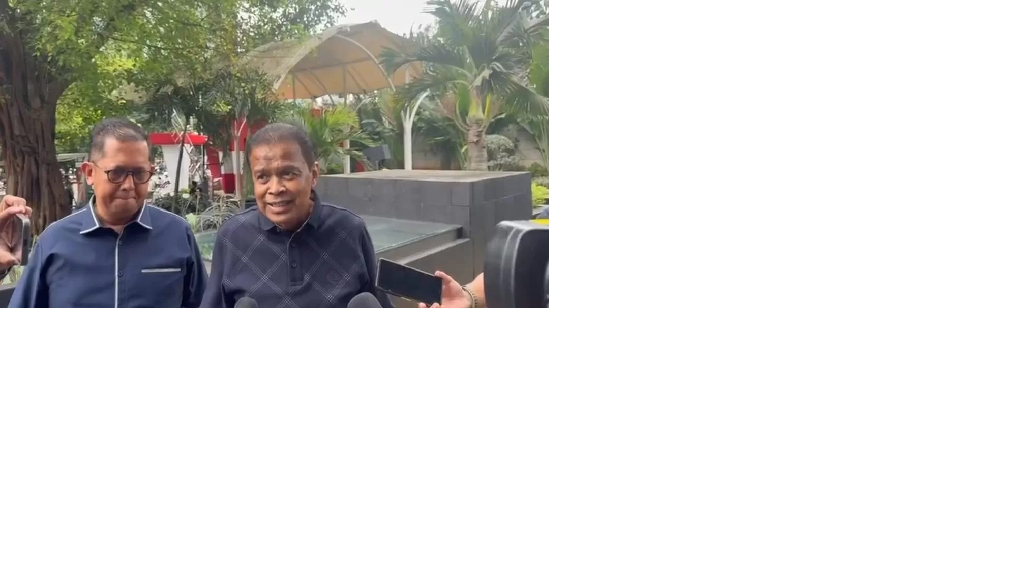 Bos Maktour Travel, Fuad Hasan Masyhur (FHM), memenuhi panggilan penyidik Komisi Pemberantasan Korupsi (KPK), Senin (26/1).