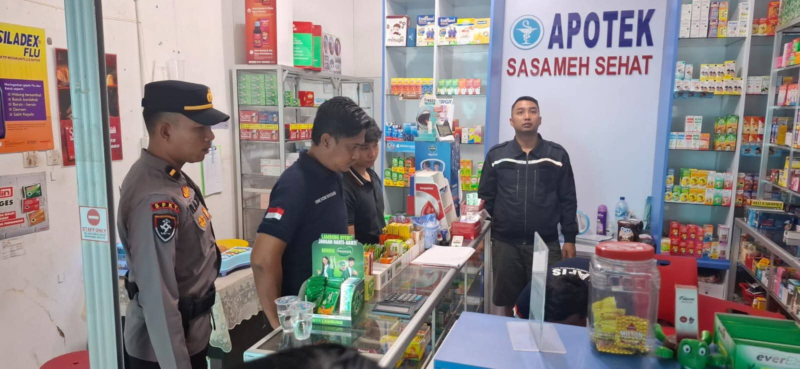 Anggota Polresta Palangka Raya cek TKP pencurian.HUMAS