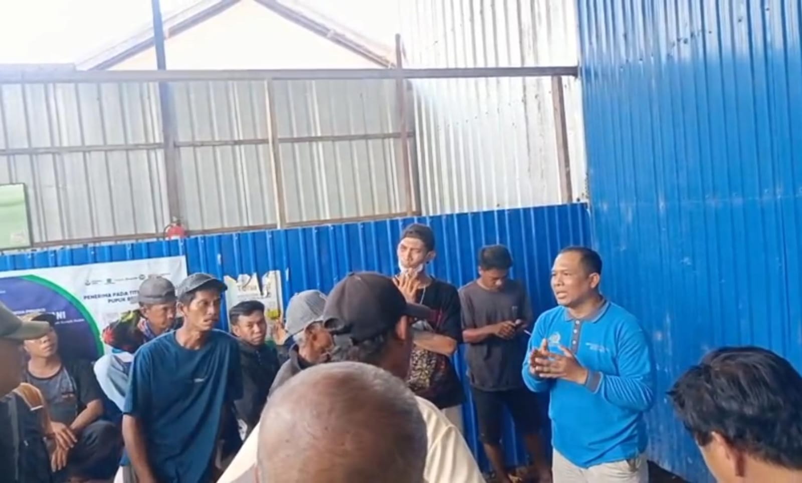 Petani di Lempuyang ngamuk lantaran tak dapat jatah pupuk subsidi.SCREENSHOOT