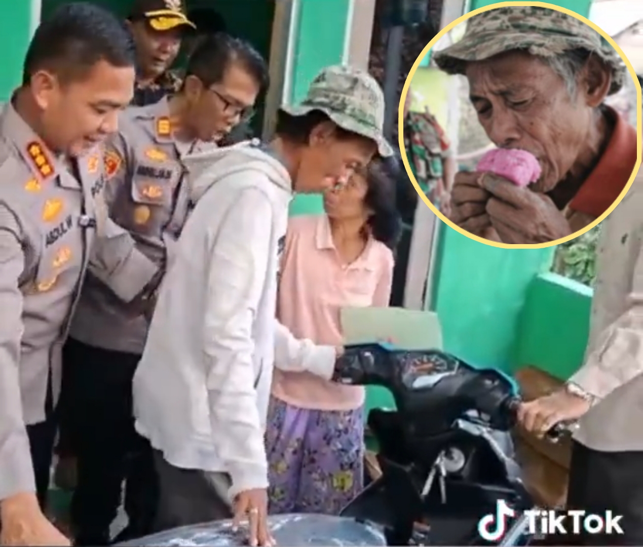 Sudrajat penjual es kue jadul dapat rezeki usai difitnah.