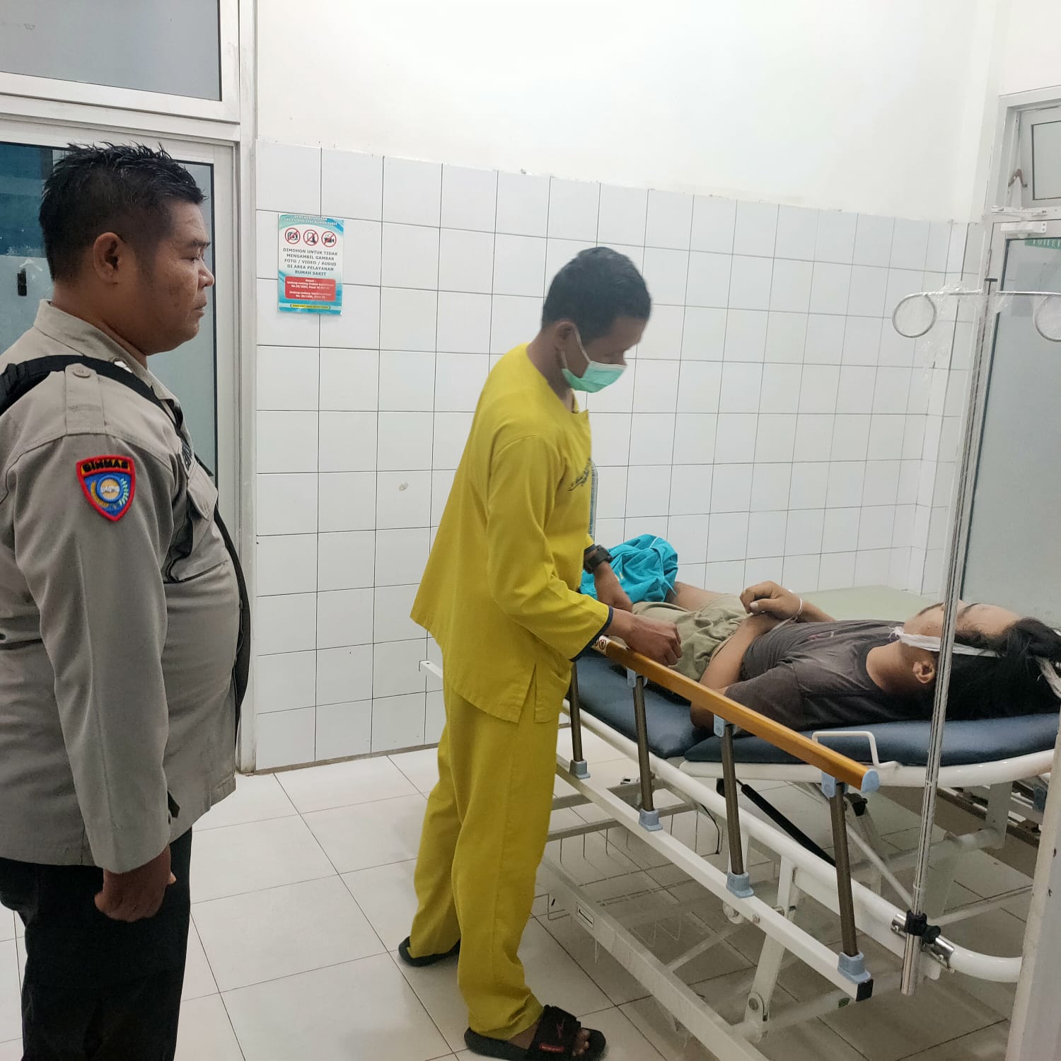 Korban kesetrum saat di rumah sakit.