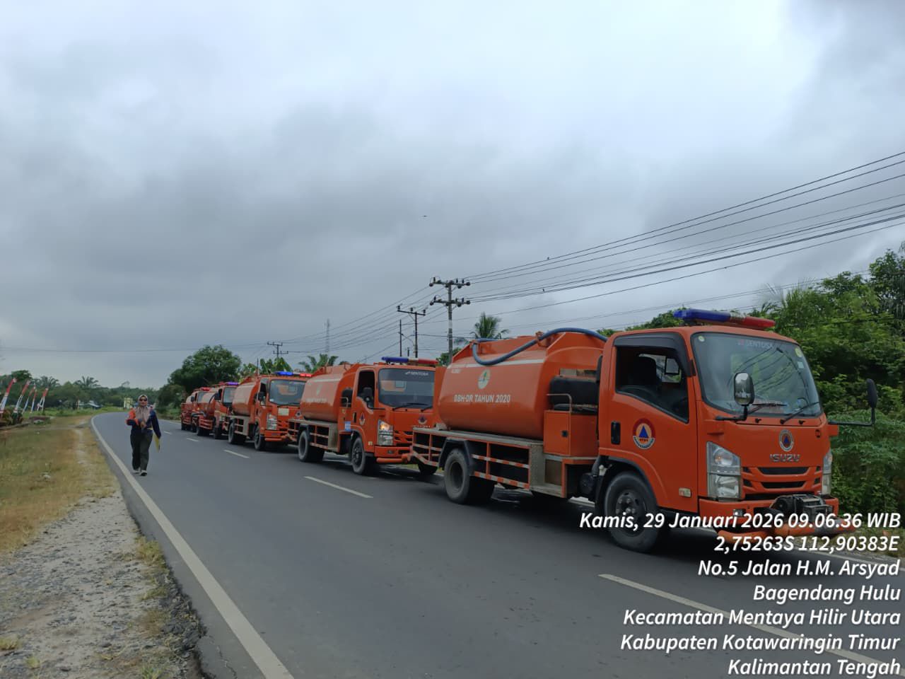 Truk milik BPBD Kotim membawa air bersih.BPBD