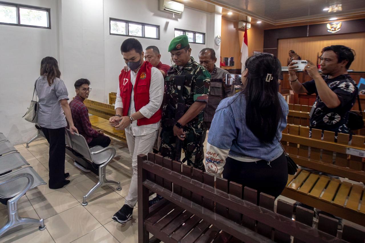 Terdakwa Alvaro Jordan saat mengikuti sidang di Pengadilan Negeri Palangka Raya. ARIEF PRATHAMA/KALTENG POS