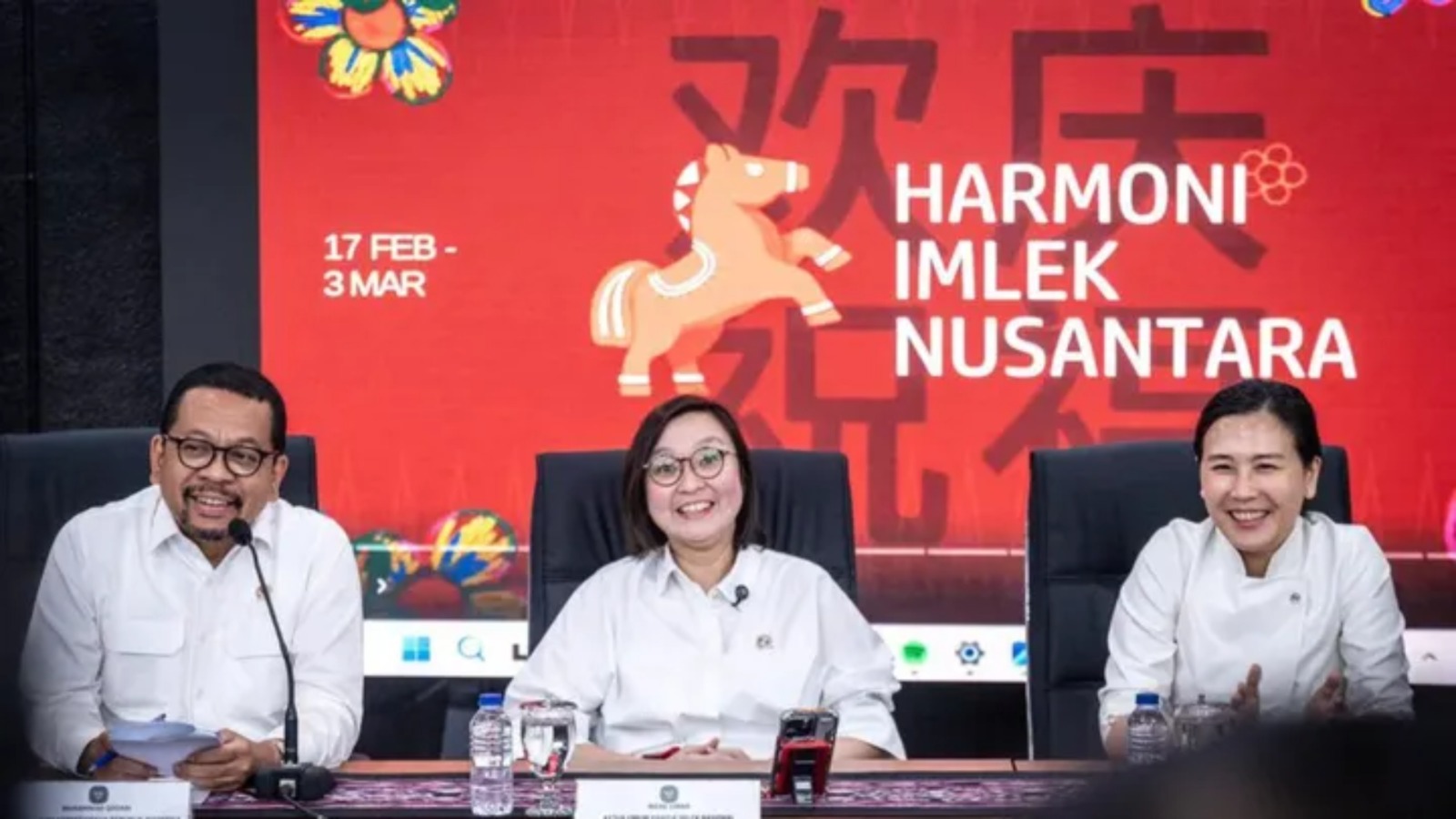 Muhammad Qodari (kiri), Irene Umar (tengah) dan Wakil Menteri Pemberdayaan Perempuan dan Perlindungan Anak Veronica Tan (kanan). IST