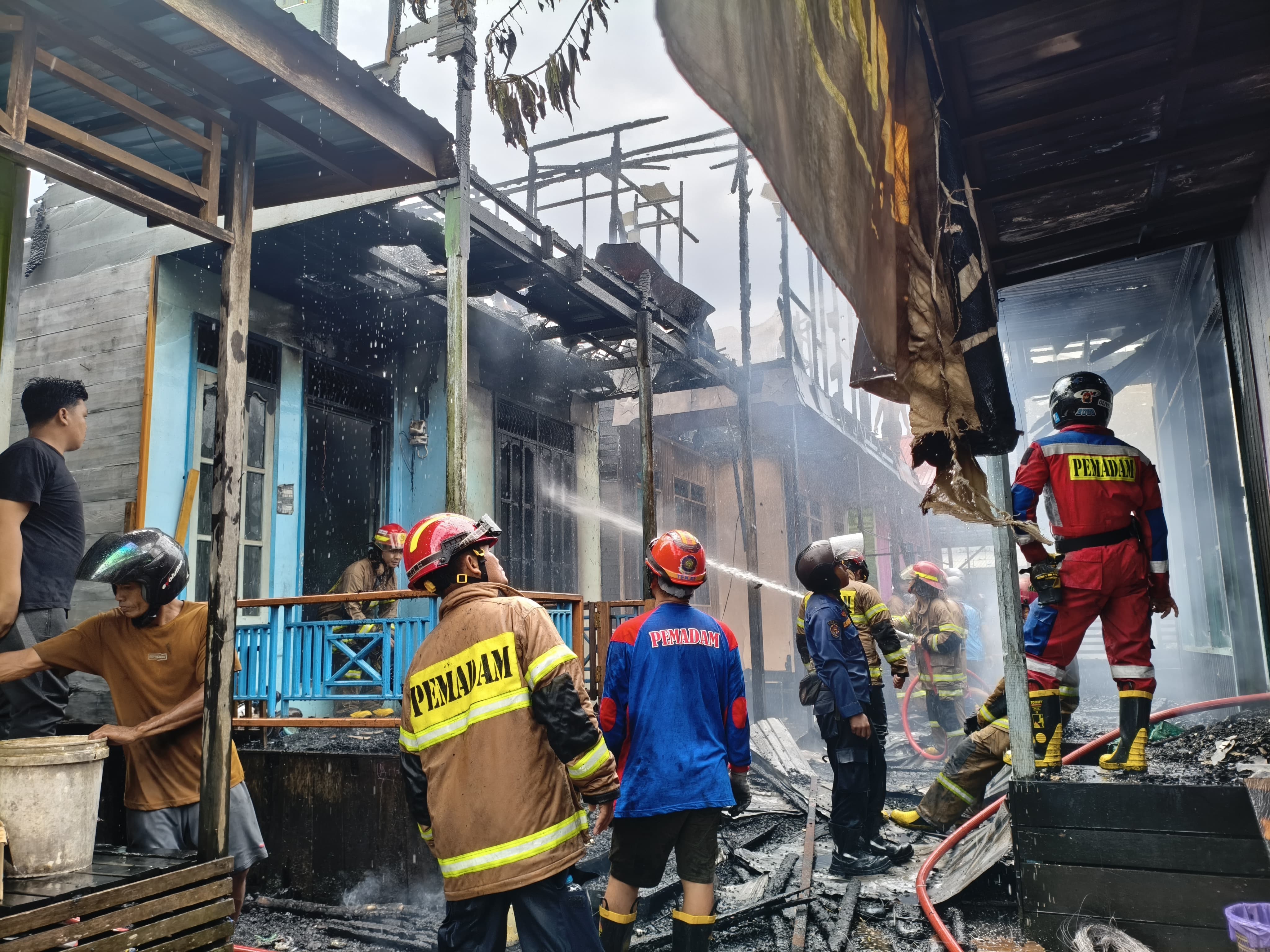 Permukiman warga daerah Pasar Meranti kebakaran.RENO SAPUTRA/KALTENG POS