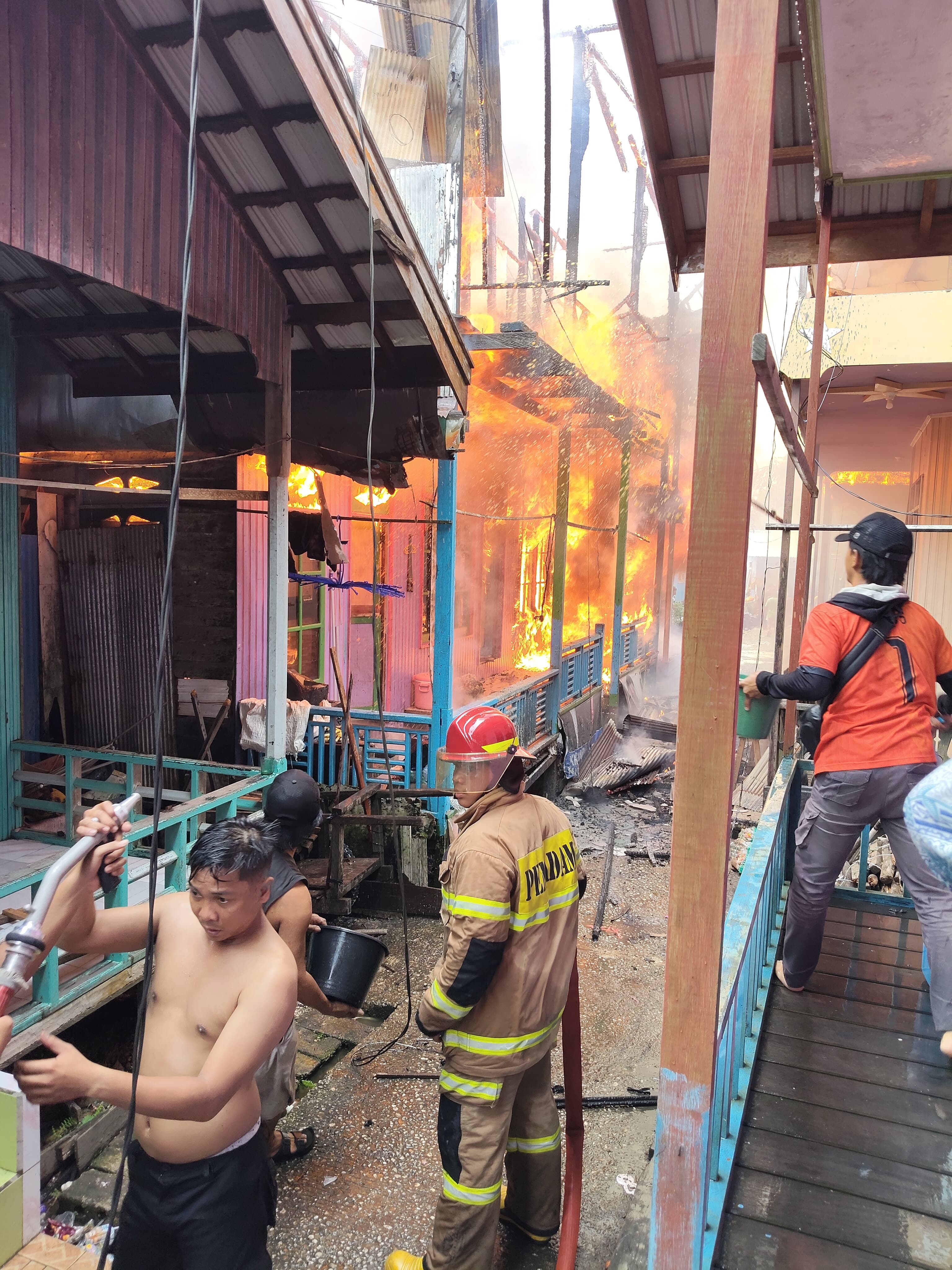 6 rumah di Pasar Dermaga terbakar.