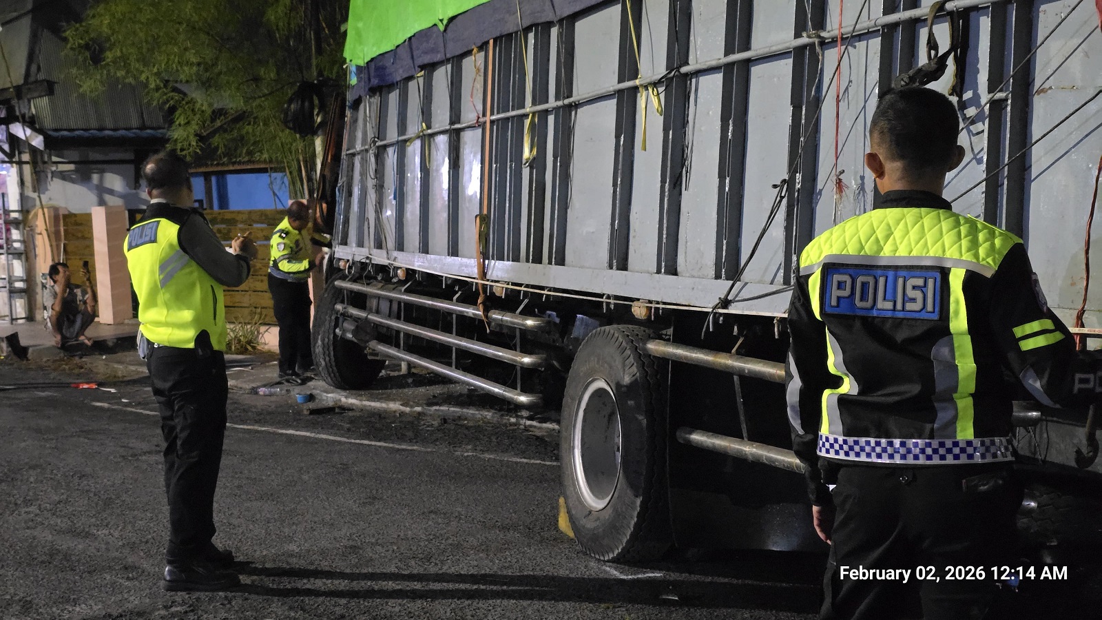 Anggota Satlantas Polres Kobar melakukan olah TKP.HUMAS