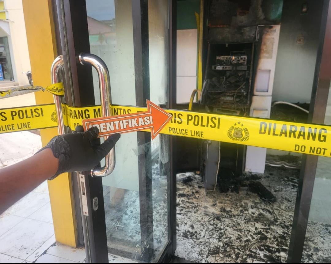Mesin ATM digaris polisi.HUMAS