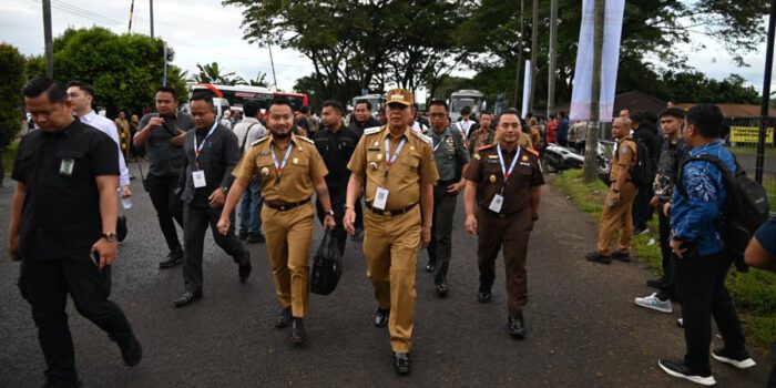 Bupati Bartim, M Yamin, wabup Adi Mula Nakalelu, beserta Ketua DPRD Bartim Nur Sulistiyo saat menuju SICC Bogor untuk mengikuti Rakornas, Senin (2/2/2026). KOMINFO BARTIM