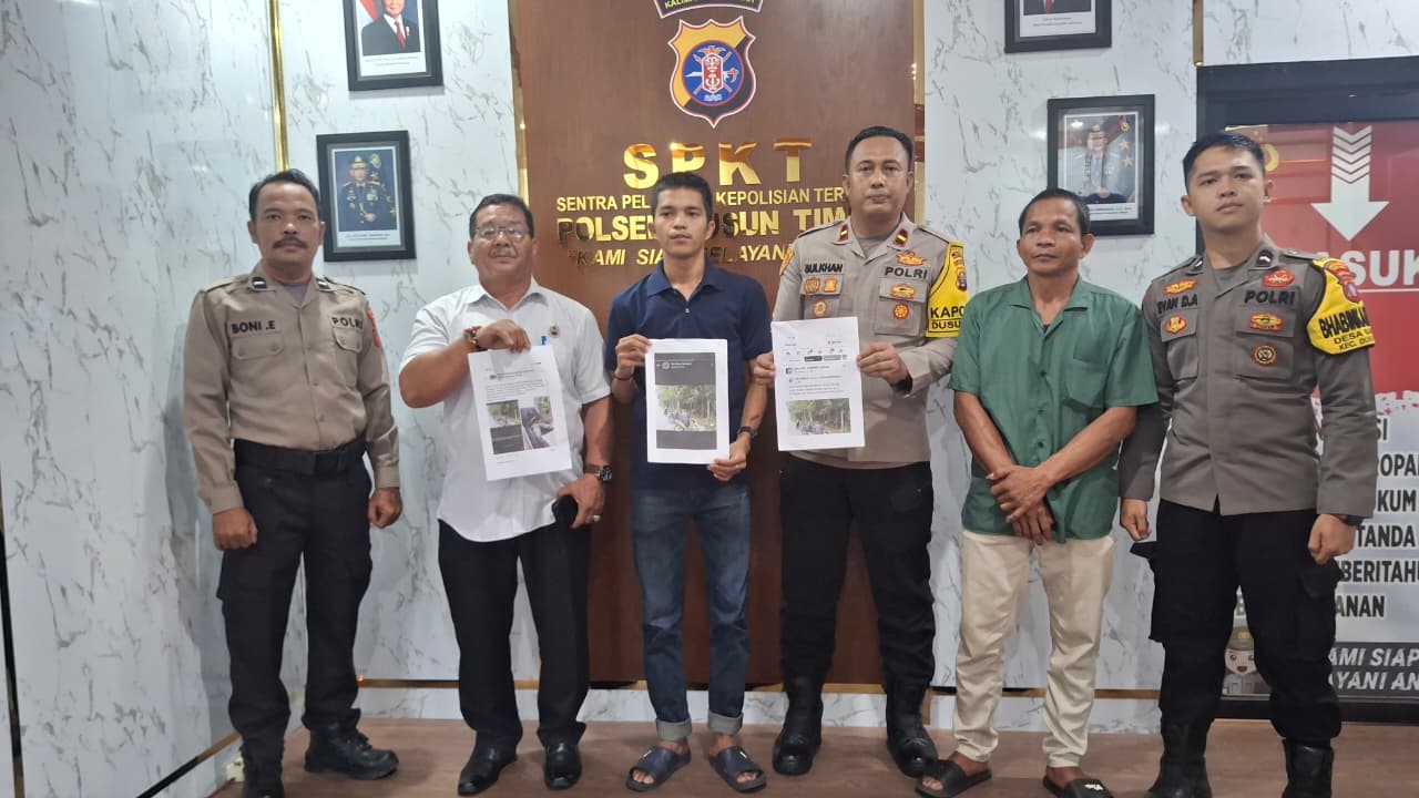 Deden Anograhno (kemeja biru) akhirnya meminta maaf atas rekayasa begal.HENY/KALTENG POS