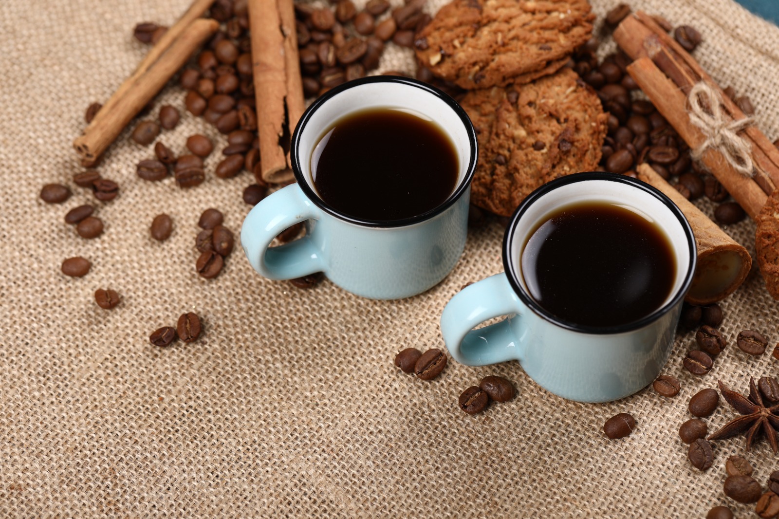 ILUSTRASI : Waktu yang tepat minum kopi dan teh saat berpuasa. FREEPIK