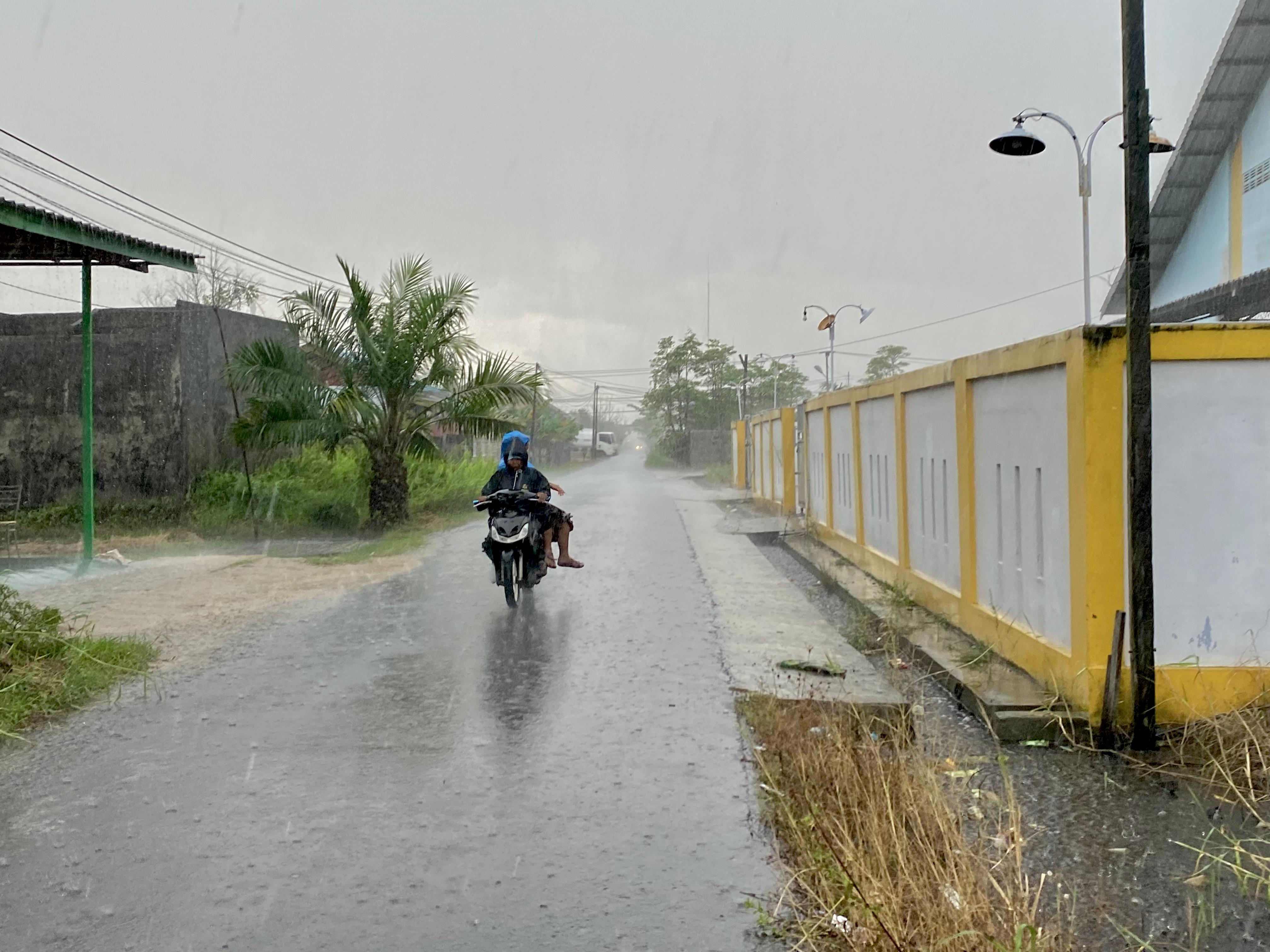 Cuaca hujan mengguyur Sampit.MIFTAH/KALTENGPOS.JAWAPOS.COM