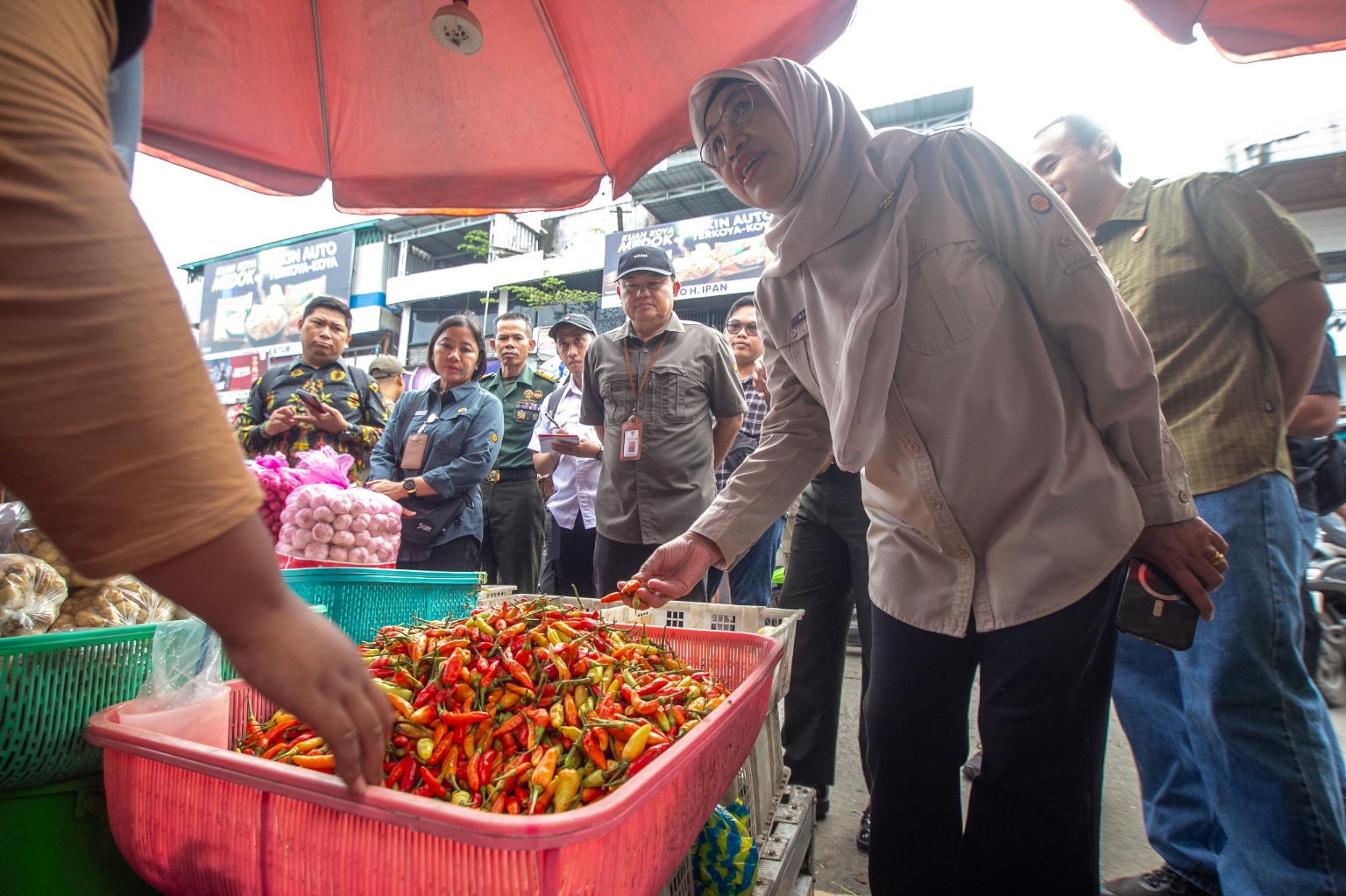 Pemprov Kalteng melakukan pemantauan harga bahan pokok menjelang Hari Besar Keagamaan Nasional (HBKN) Tahun 2026