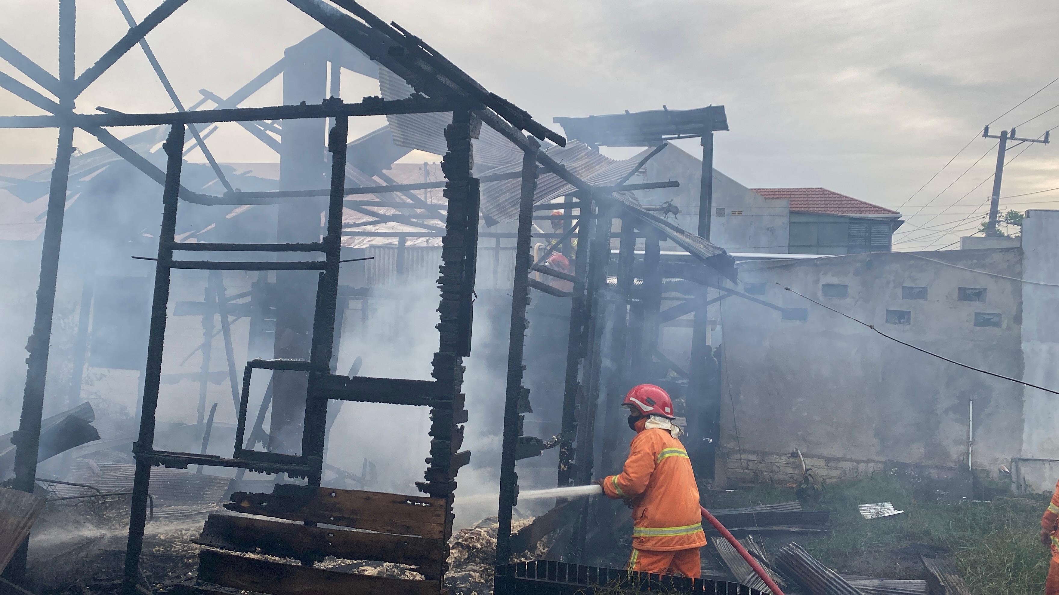 Kebakaran rumah kosong di Baamang.MIFTAH/KALTENGPOS.JAWAPOS.COM