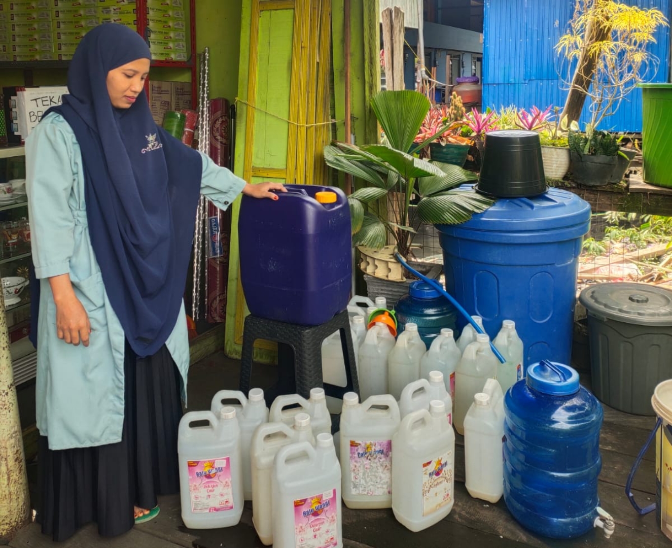Penyaluran air bersih di tengah krisis air PDAM.JERI/KALTENG POS