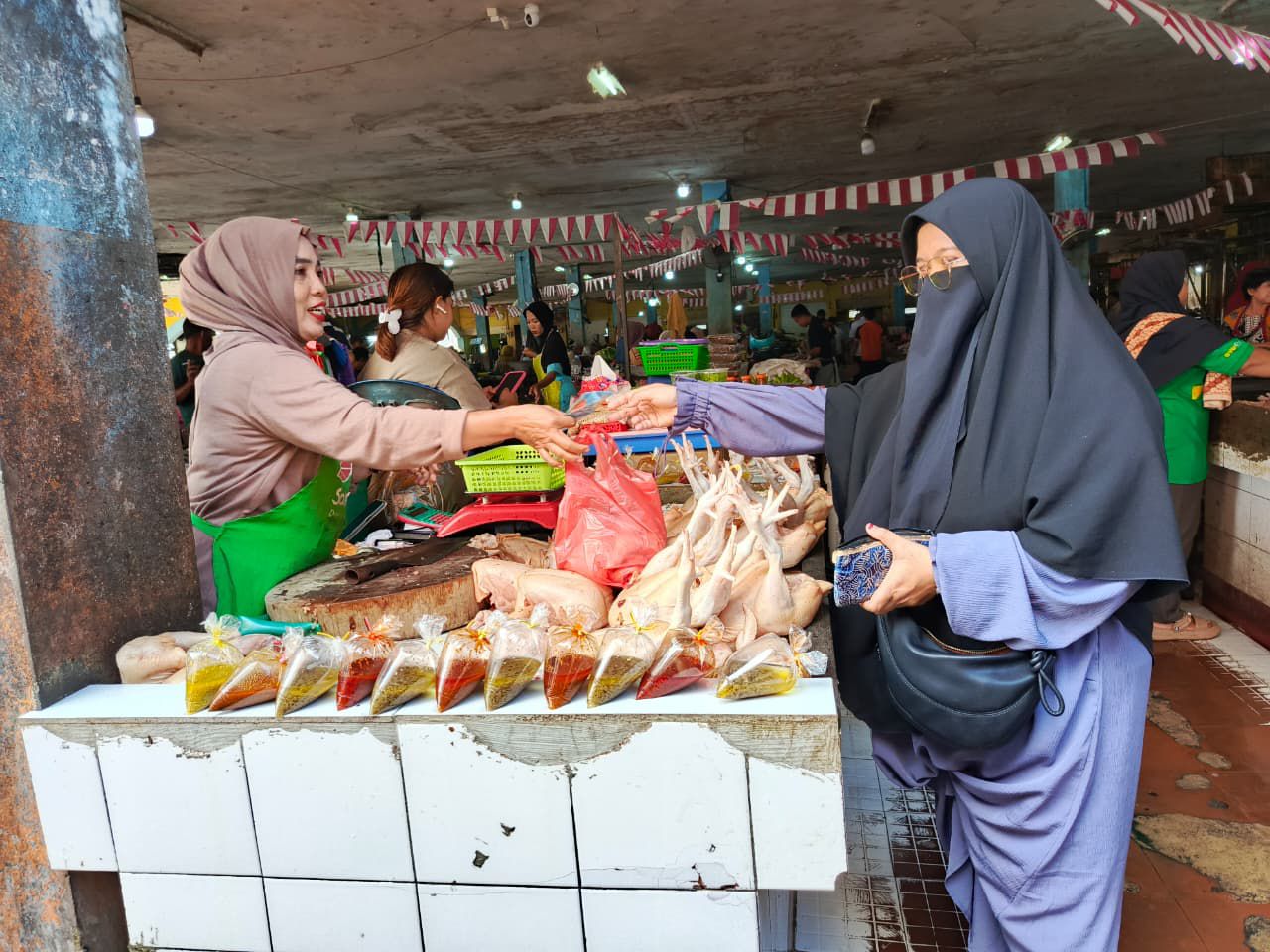 Pedagang Pasar PPM keluhkan sepinya pembeli.MIFTAH/KALTENGPOS.JAWAPOS.COM