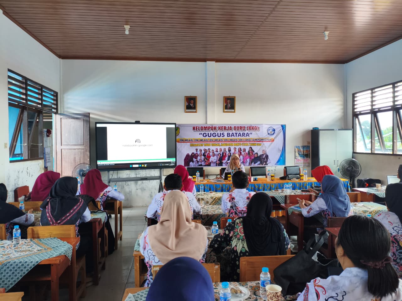 Guru SD di Barito Utara mulai manfaatkan AI untuk susun RPP. RENO SAPUTRA/KALTENG POS