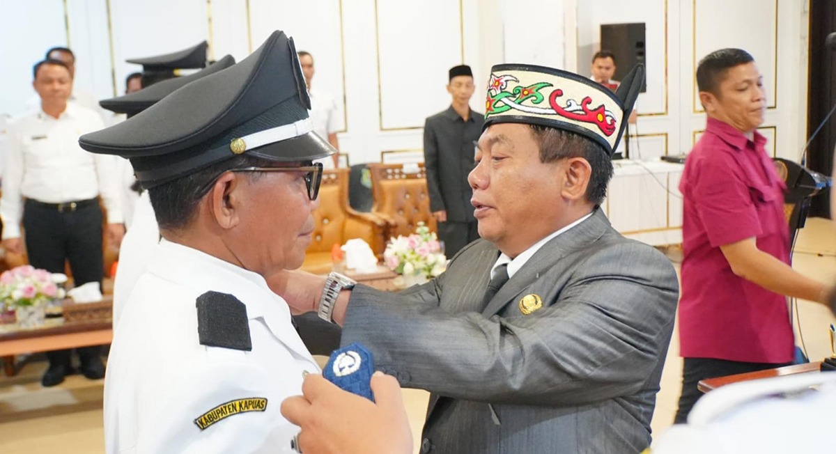 Bupati Kapuas M Wiyatno melantik Penjabat Kepala Desa dan anggota BPD PAW di Ruang Rapat Rumah Jabatan Bupati Kapuas, Rabu (11/2/2026)