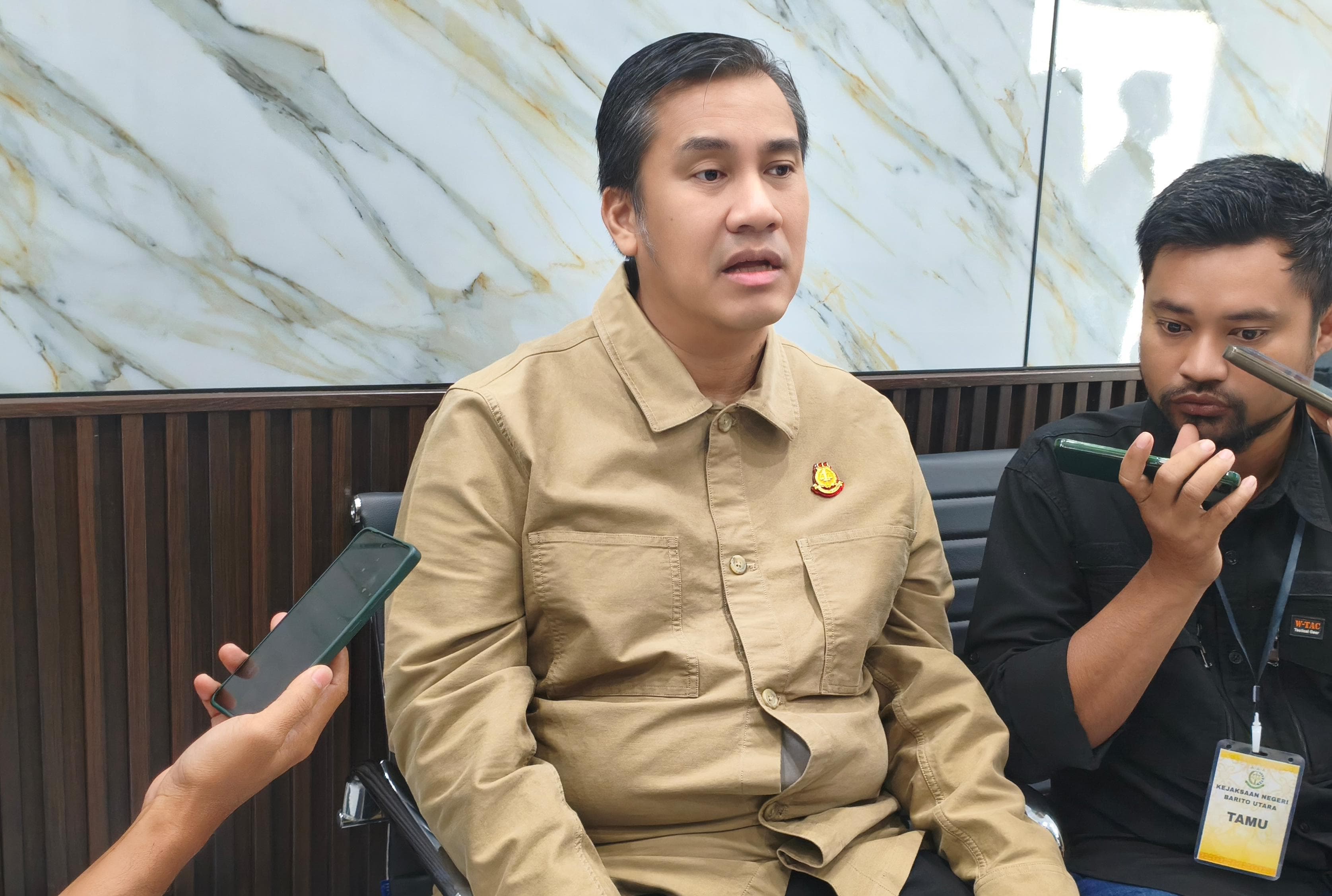 Kepala Kejari Barito Utara, Fredy Simanjuntak beberkan perkembangan kasus. RENO SAPUTRA/KALTENG POS