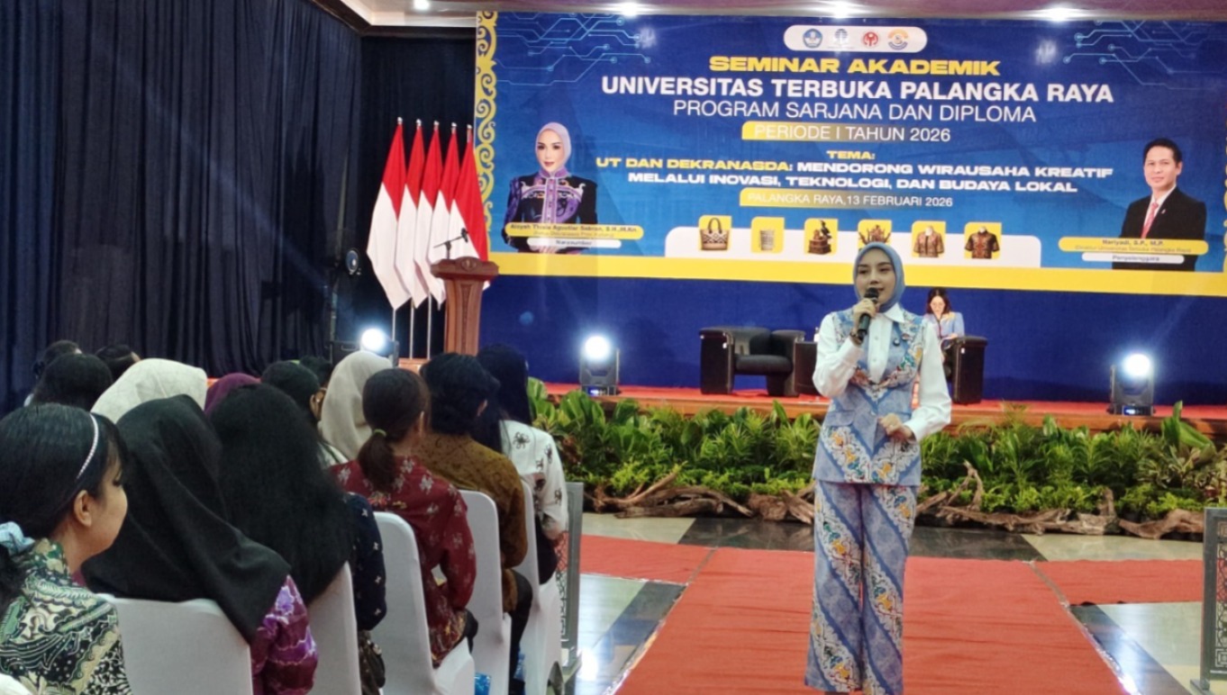 Ketua Dekranasda Kalteng Aisyah Thisia Agustiar Sabran, S.H., M.Kn menyampaikan paparan saat menjadi narasumber. WUDI ASHADI/KALTENG POS