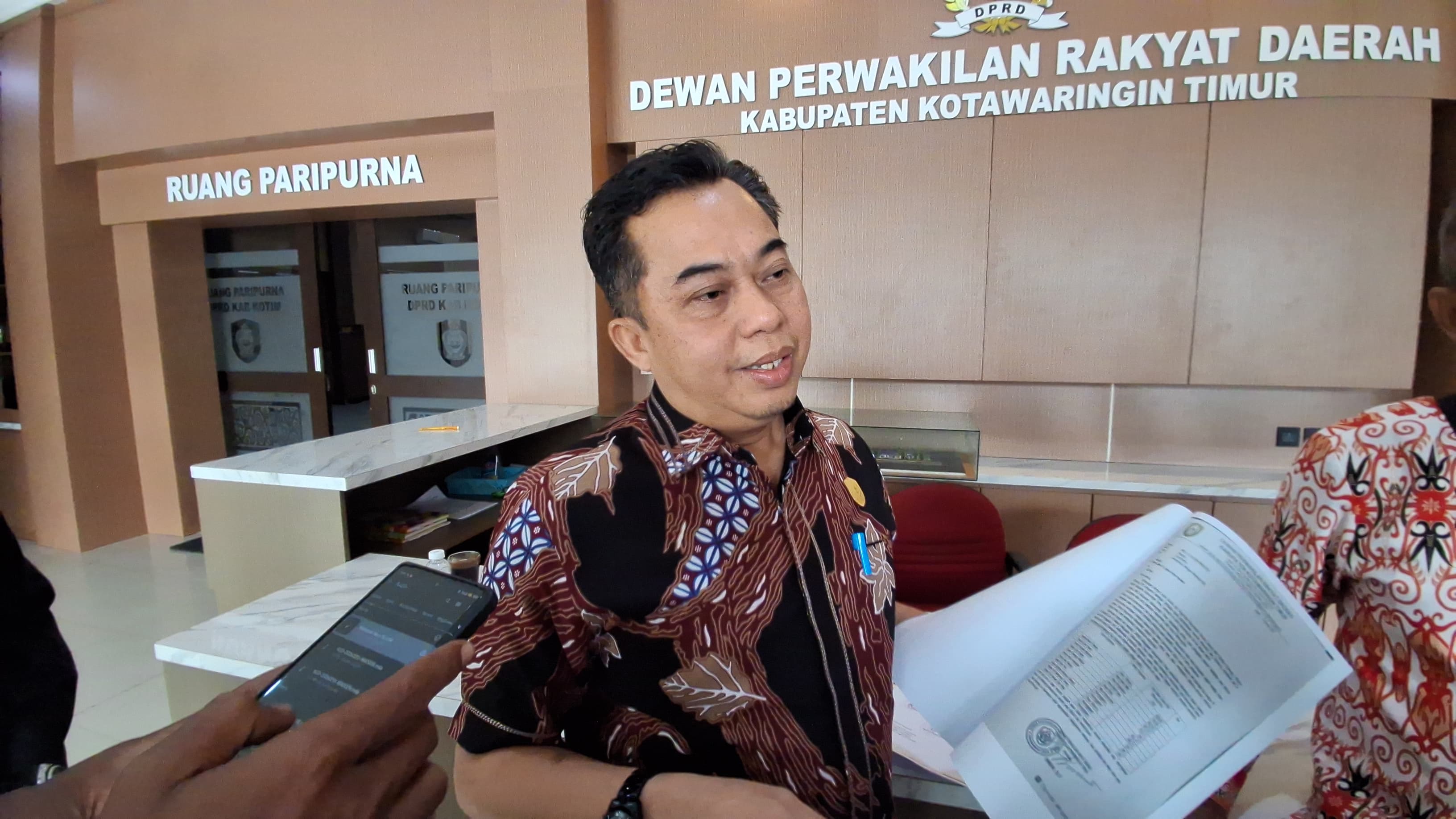 Ketua DPRD Kotim Rimbun bongkar isi SKB ormas Mandau Talawang dan koperasi.MIFTAH/KALTENGPOS.JAWAPOS.COM