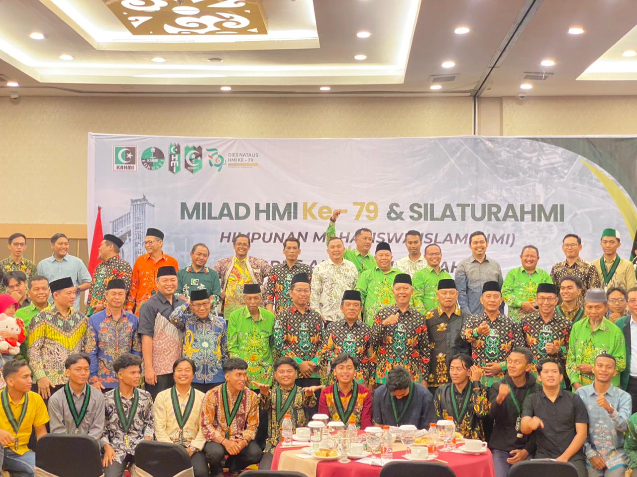 Ketua Umum MW KAHMI Kalteng, Ir. H. Abdul Razak dalam siluratahmi kader dan alumni HMI di Aula Best Western. SAFA/KALTENG POS