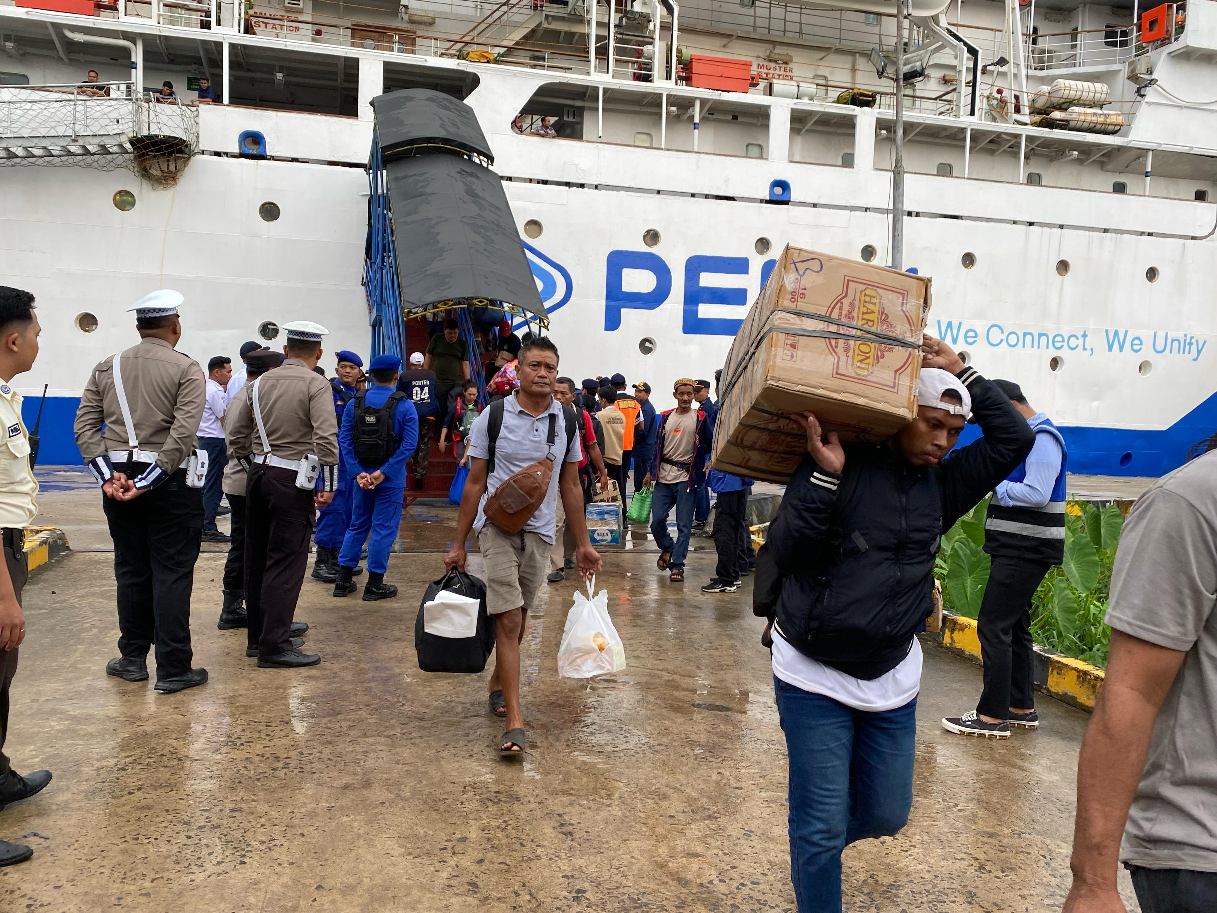 Mudik dengan kapal laut via Pelabuhan Sampit.MIFTAH/KALTENGPOS.JAWAPOS.COM