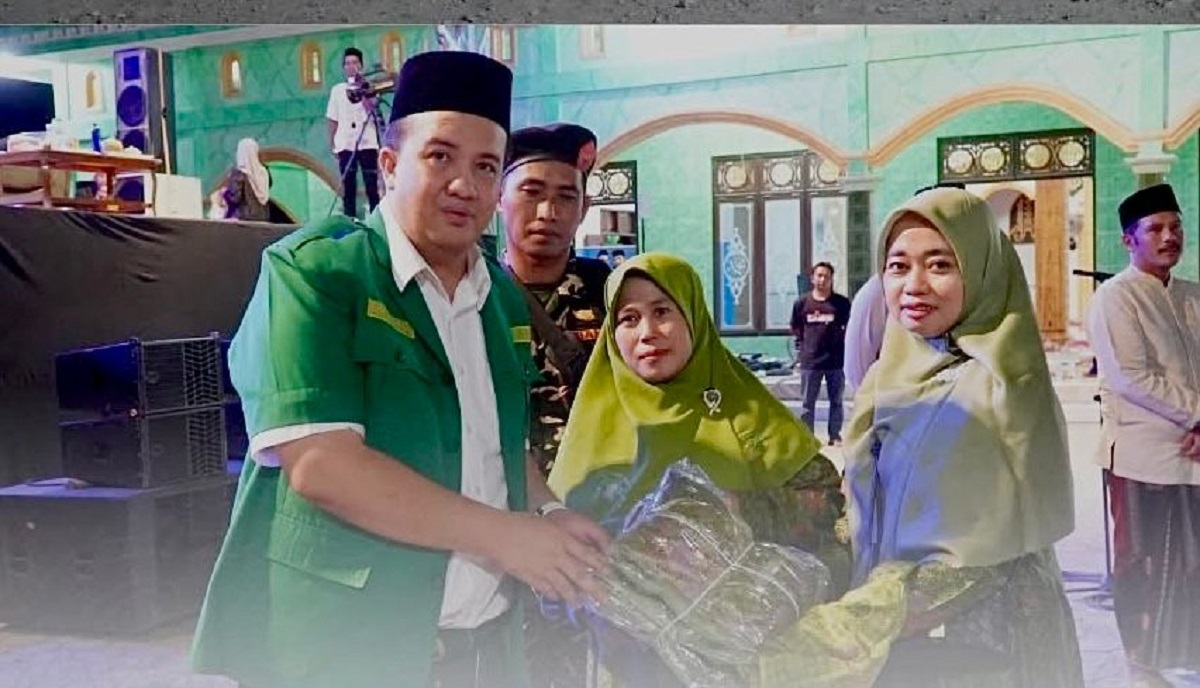 Bupati Lamandau Rizky Aditya Putra, disela-sela kegiatannya saat menghadiri menghadiri Pengajian di Masjid Miftahul Huda, Desa Jangkar Prima, belum lama ini. HUMAS for KALTENG POS