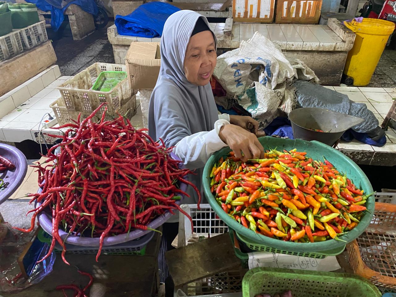 Aktivitas juak beli di PPM Sampit satu hari sebelum Ramadan. MIFTAH/KALTENGPOS,JAWAPOS.COM