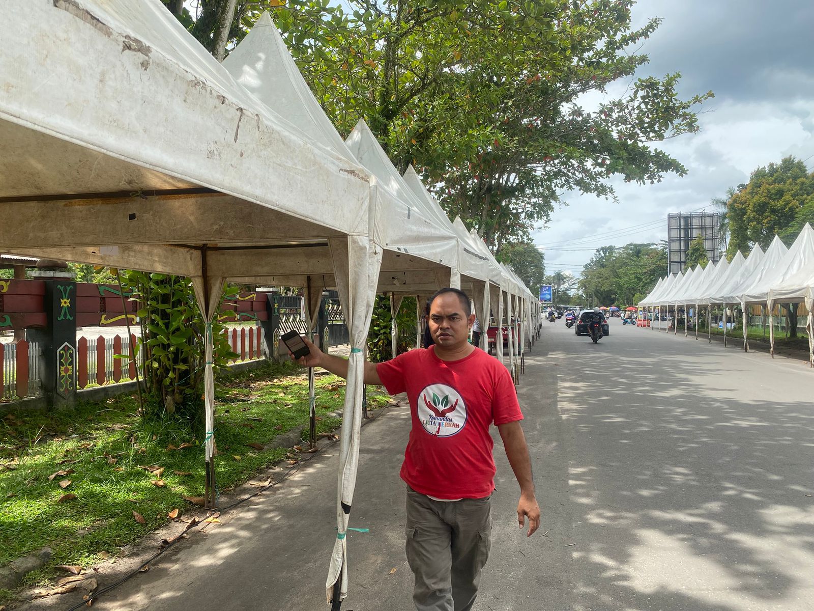 Tenda-tenda pasar Ramadan sudah berdiri.MIFTAH/KALTENGPOS,JAWAPOS.COM