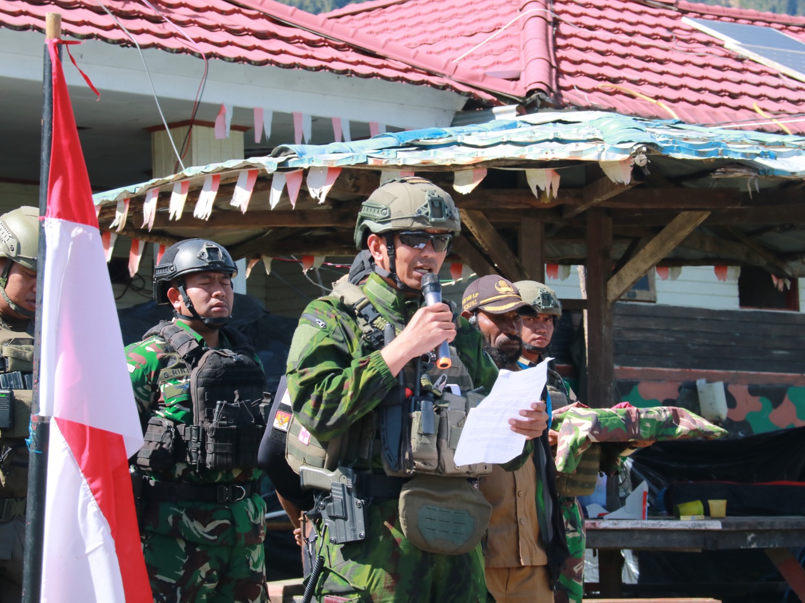 Satgas Yonif 631/Antang berhasil memeluk kembali dua orang anggota OPM Kodap 8 Intan Jaya ke pangkuan Ibu Pertiwi.