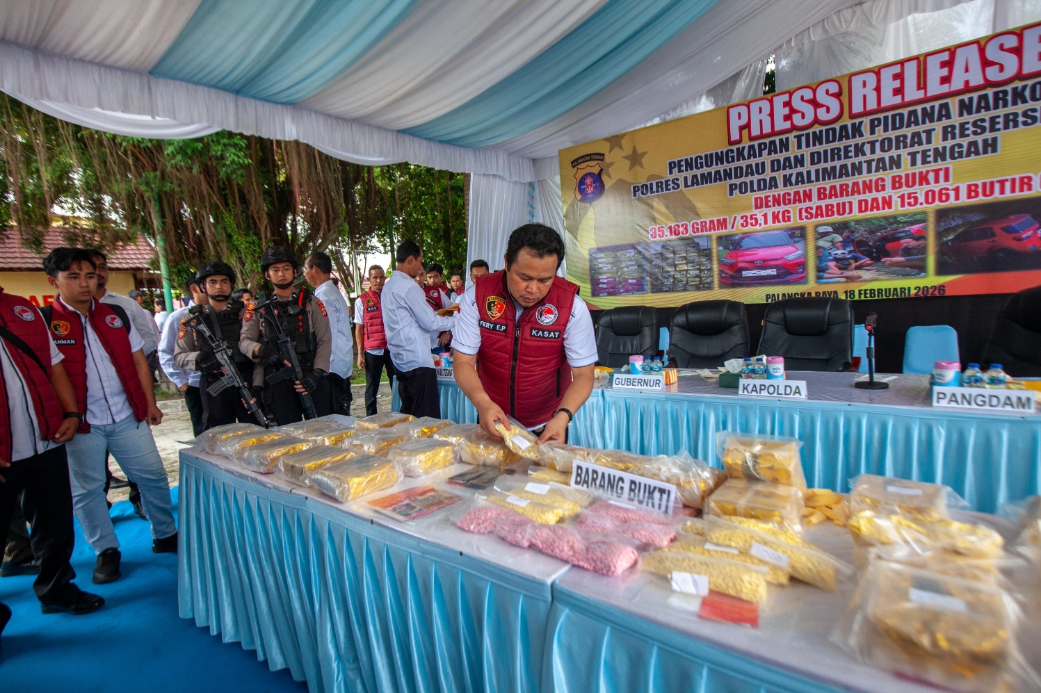 Barang bukti sabu dan ekstasi yang hendak diselundupkan ke Kalteng.ARIEF PRATHAMA/KALTENG POS