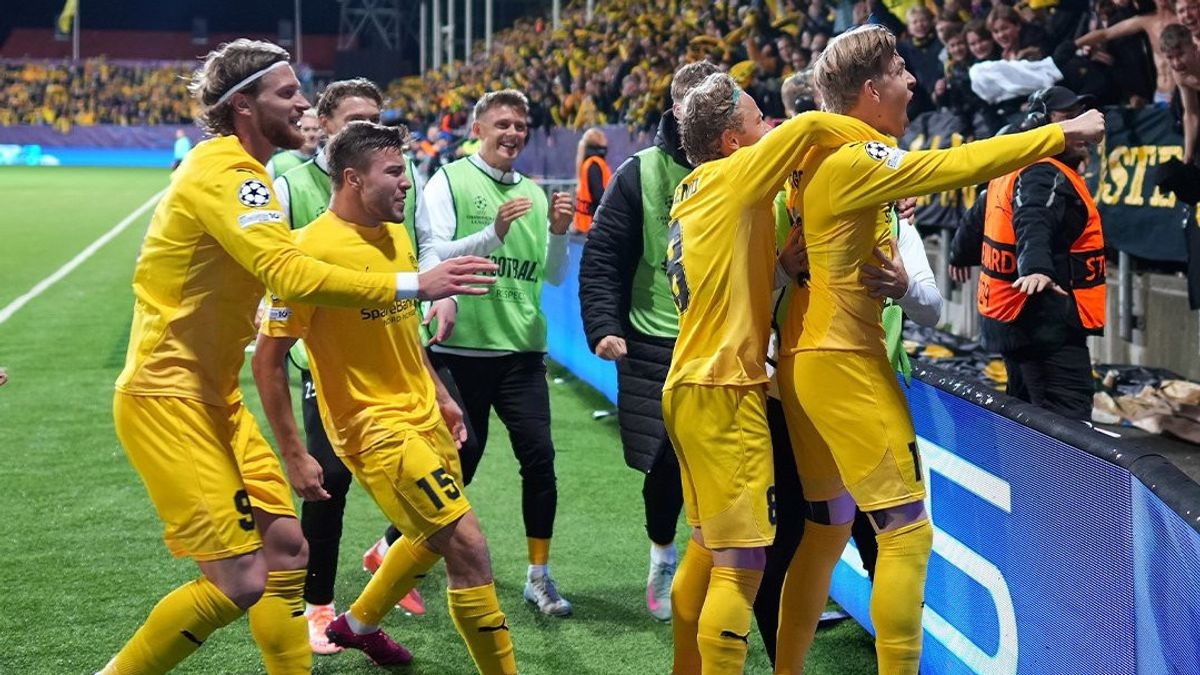 Para pemain Bodo/Glimt merayakan kemenangan atas Inter Milan di laga leg 1 play-off Liga Champions 2025/2026, Kamis (19/02/2026) dini hari WIB. (Sumber: X/@ChampionsLeague)