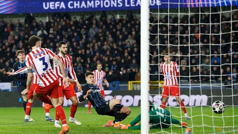Nicolo Trisodi mencetak gol kedua untuk Club Brugge saat melawan Atletico Madrid di Jan Breydel Stadium, Kamis (19/02/2026) dini hari WIB. (Sumber: REUTERS/Maurice Van Steen)