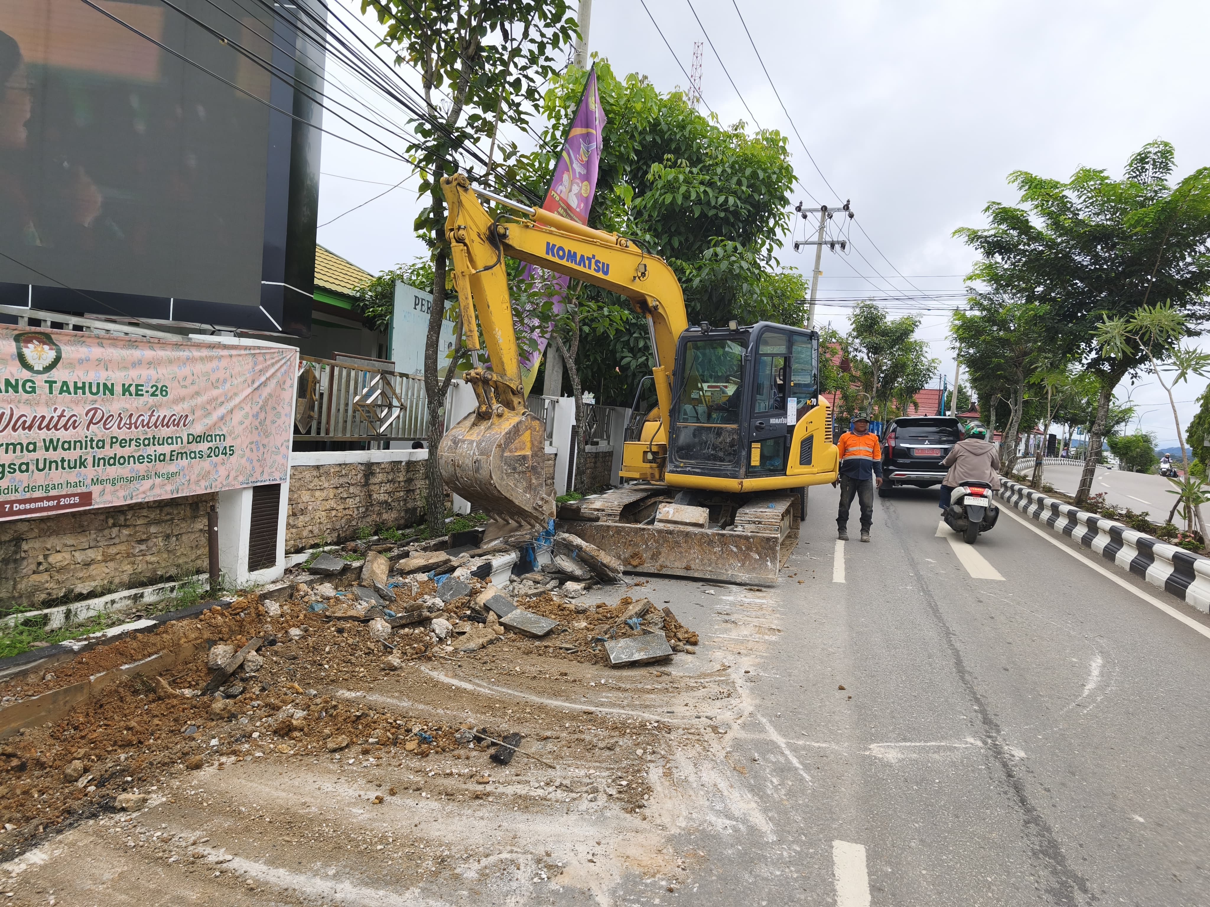 Pelebaran Jalan Yetro Sinseng.DISKOMINFOSANDI