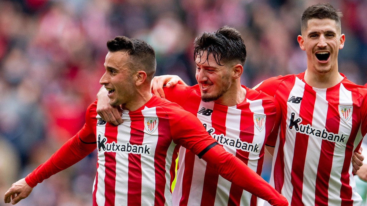 Striker Athletic Bilbao Gorka Guruzeta dan rekan-rekannya merayakan gol ke gawang Elche, Sabtu (21/02/2026) dini hari WIB. (Sumber: athletic-club.eus)