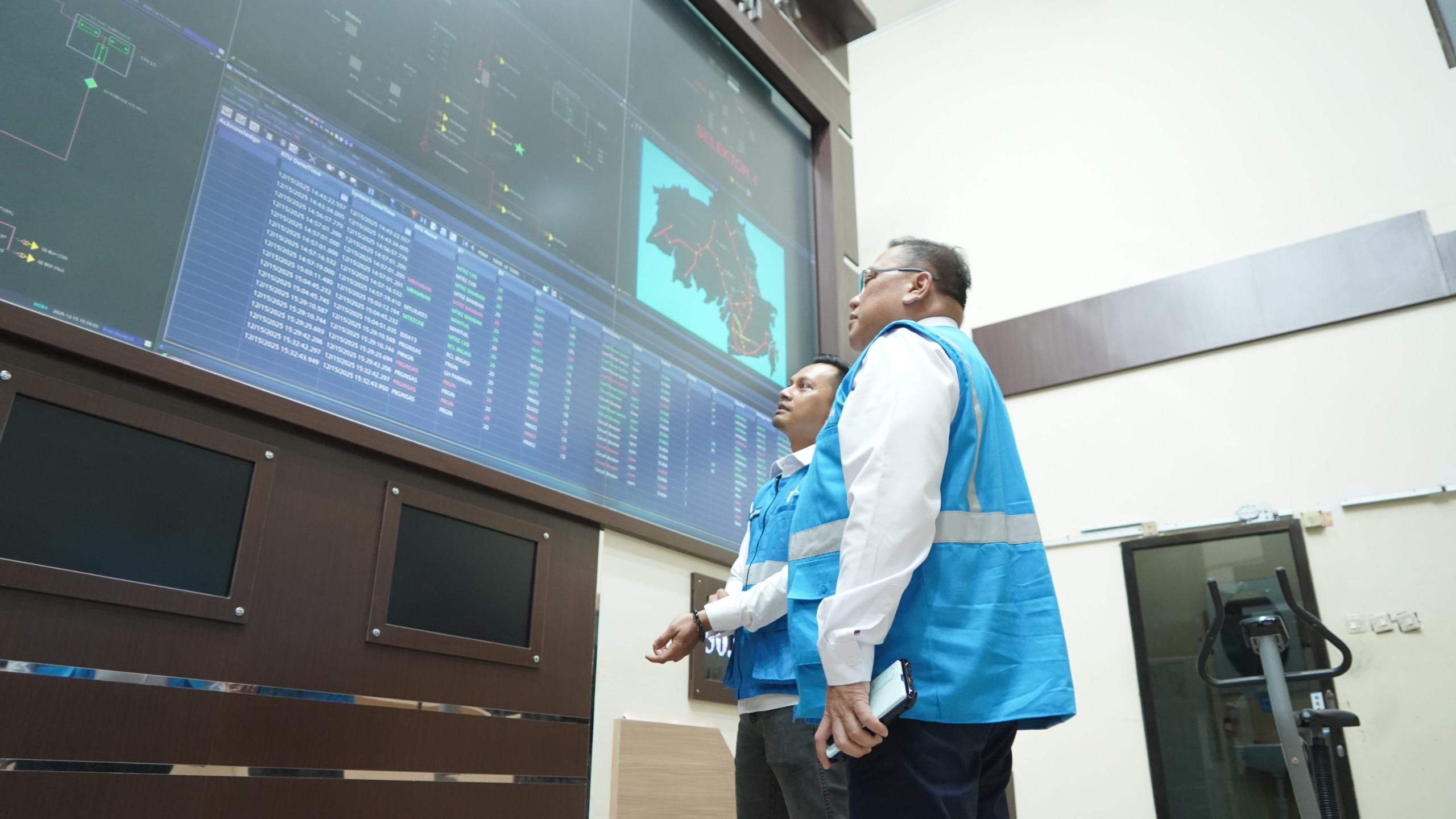 Aplikasi PLN Mobile yang terintegrasi dengan Virtual Command Center (VCC) dan sistem Pelayanan Teknik (Yantek) Mobile.