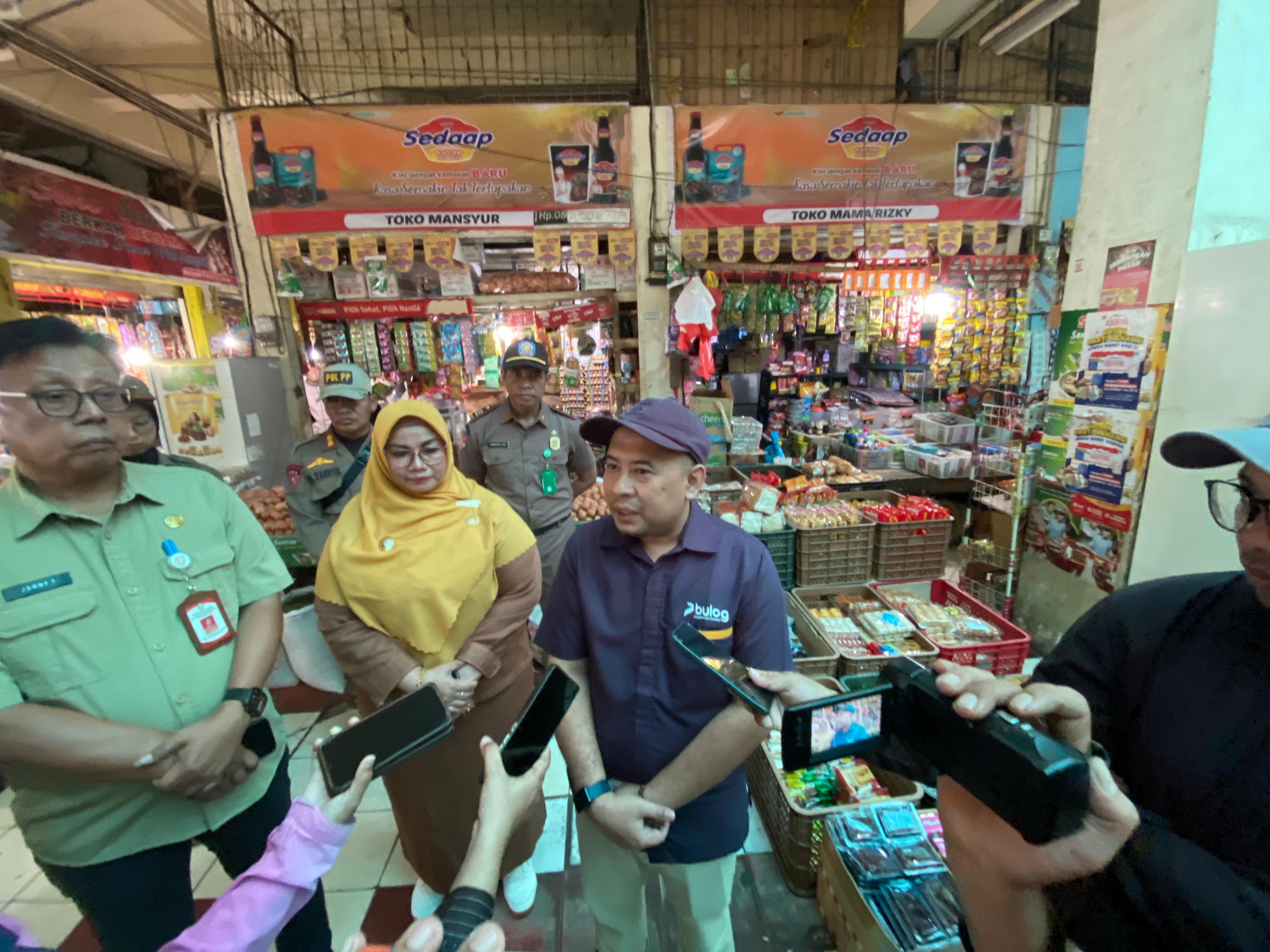 Kepala Perum Bulog Cabang Sampit, Muhammad Azwar Fuad soal Minyakita. MIFTAH/KALTENGPOS.JAWAPOS.COM