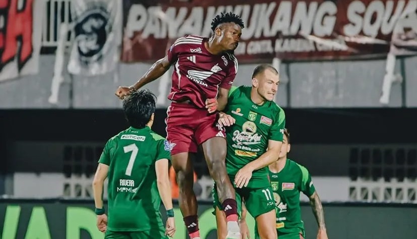 Laga seru BRI Super League 2025/2026 antara PSM Makassar vs Persebaya Surabaya yang berlangsung di Stadion Gelora BJ Habibie, Parepare, Sulsel, (06/12/2025). (Sumber: Instagram @psm_makassar)