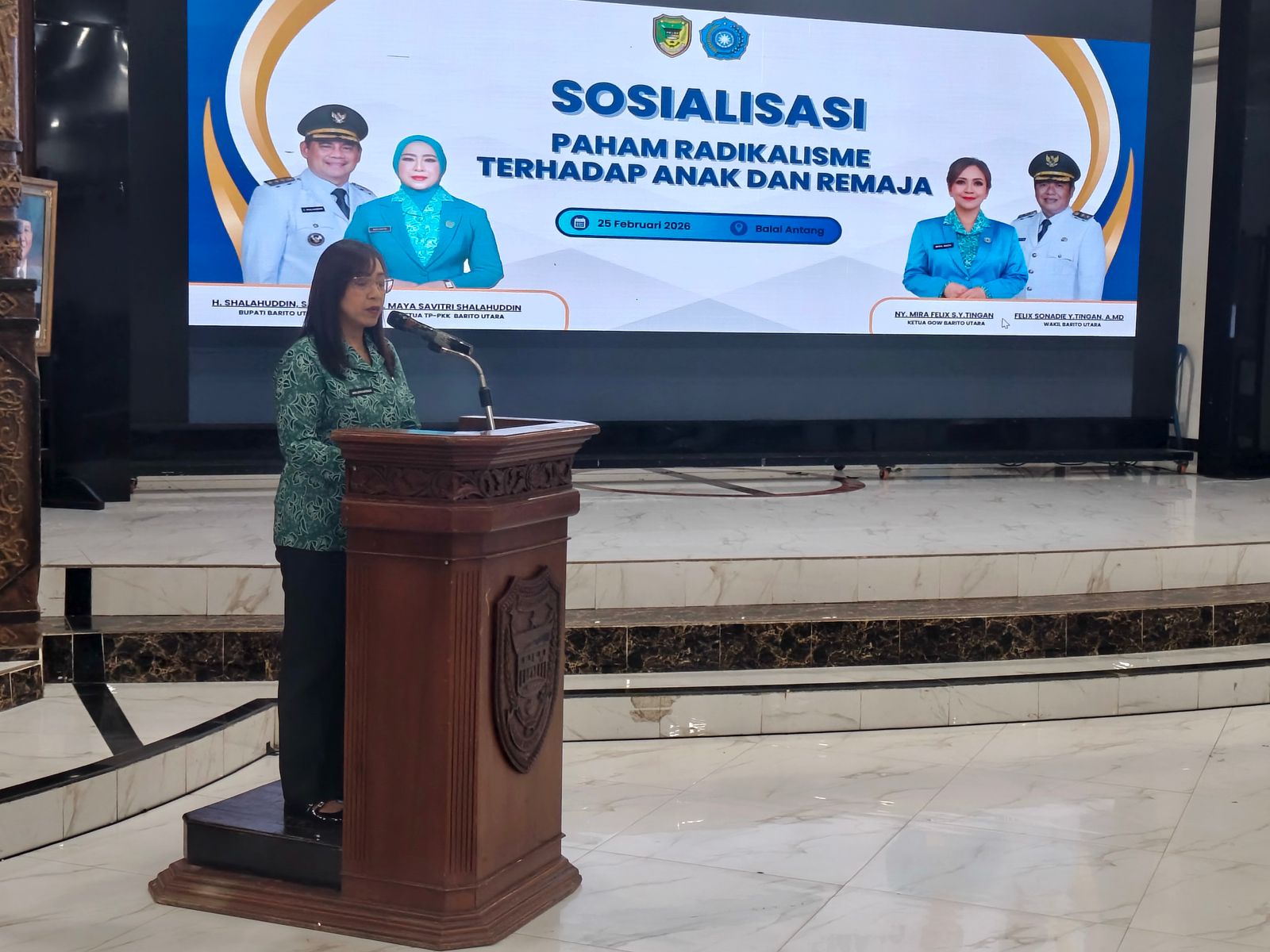 Ketua GOW Barito Utara, Mira Apriyantinada Y. Tingan beri sambutan saat wosialisasi Paham Radikalisme Terhadap Anak dan Remaja di gedung Balai Antang. HUMAS