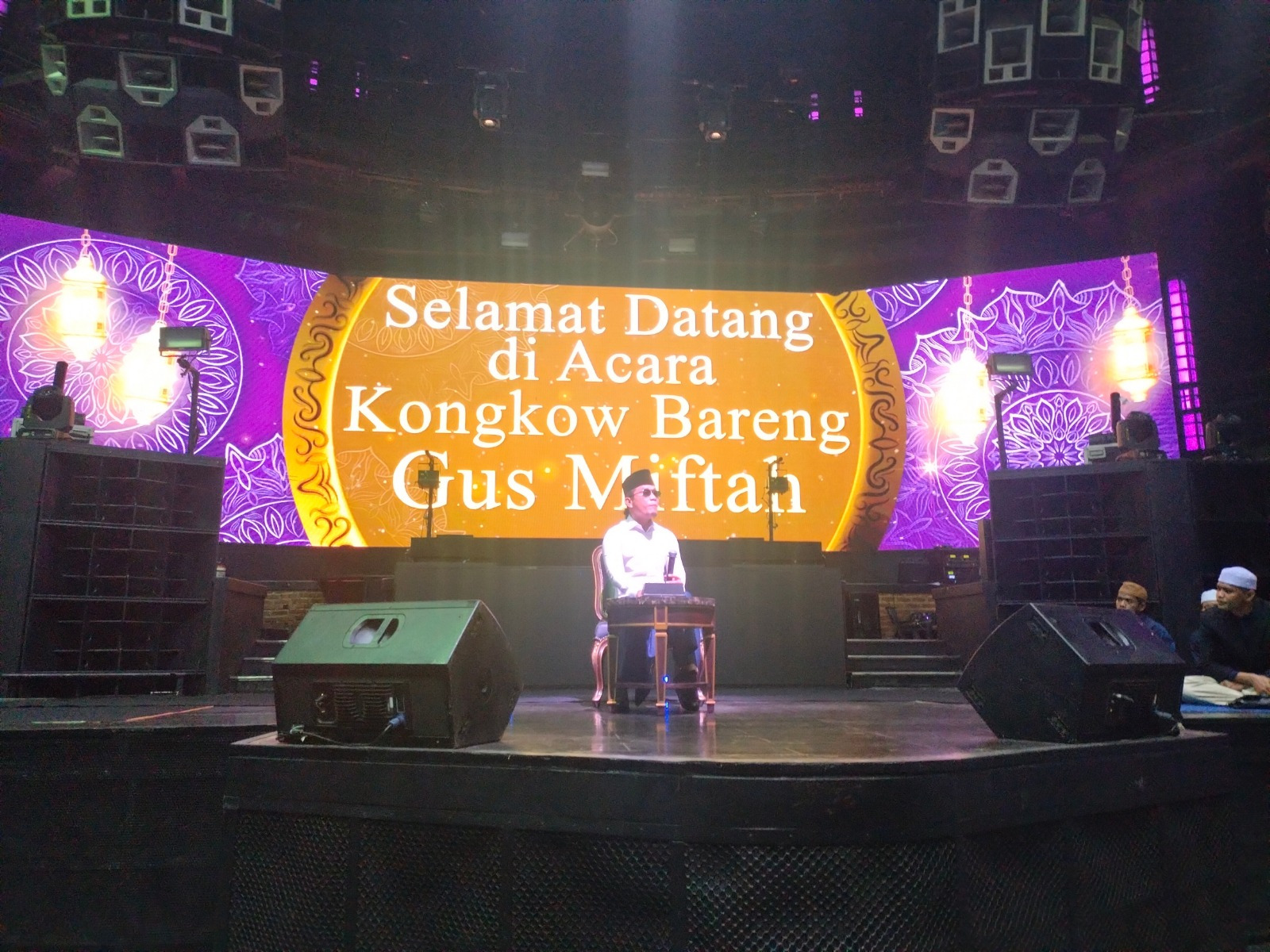 Gus Miftah buka puasa bareng pekerja Colosseum Jakarta. DOK PRIBADI