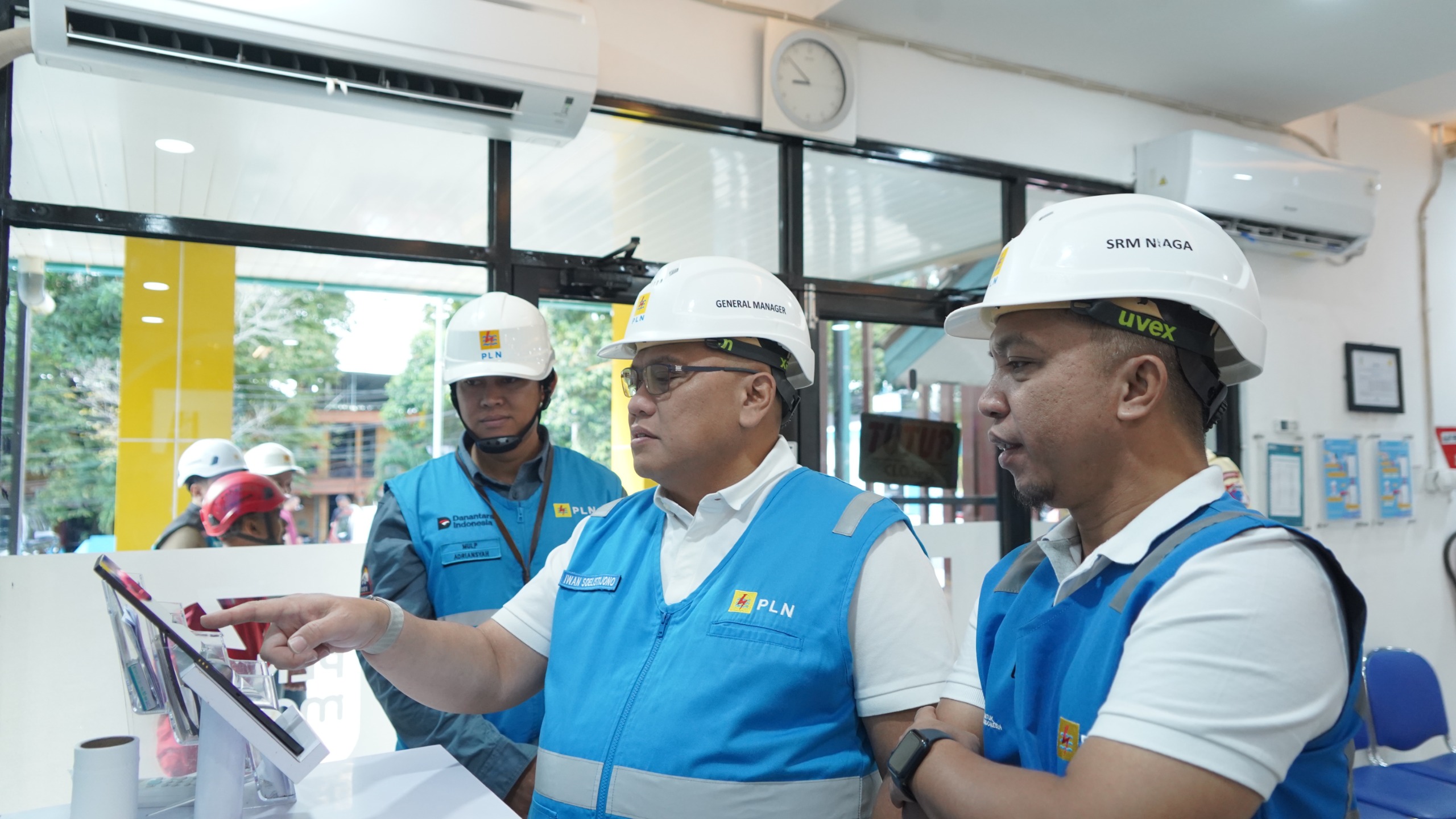 Transformasi yang dijalankan oleh PLN, membuatnya semakin responsif terhadap dinamika global sehingga mampu menghadirkan layanan listrik yang lebih andal dan berkualitas bagi masyarakat.