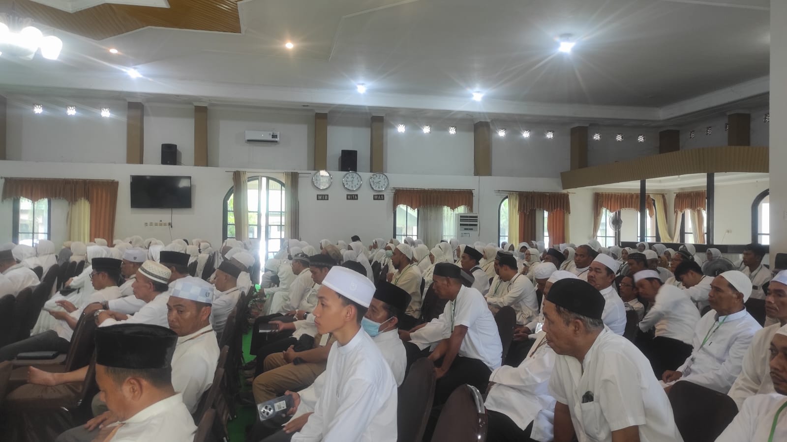 Pelaksanaan manasik haji di Aula Arafah, Komplek Asrama Haji, Jalan George Obos, Kota Palangka Raya, Senin (23/2/2026). 