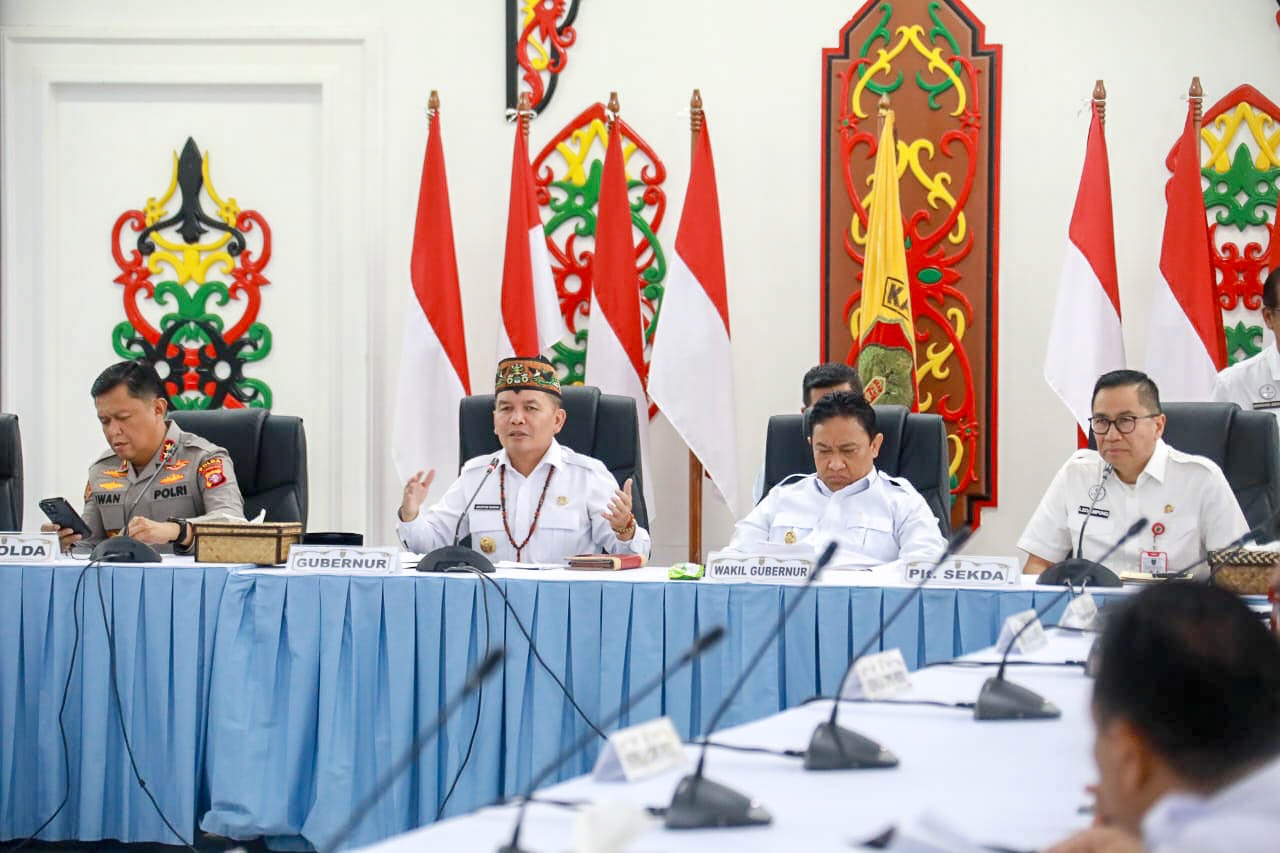 Gubernur H Agustiar Sabran rakor bersama pemerintah kabupaten/kota tentang sosialisasi implementasi program KHBS. ARIEF PRATHAMA/KALTENG POS