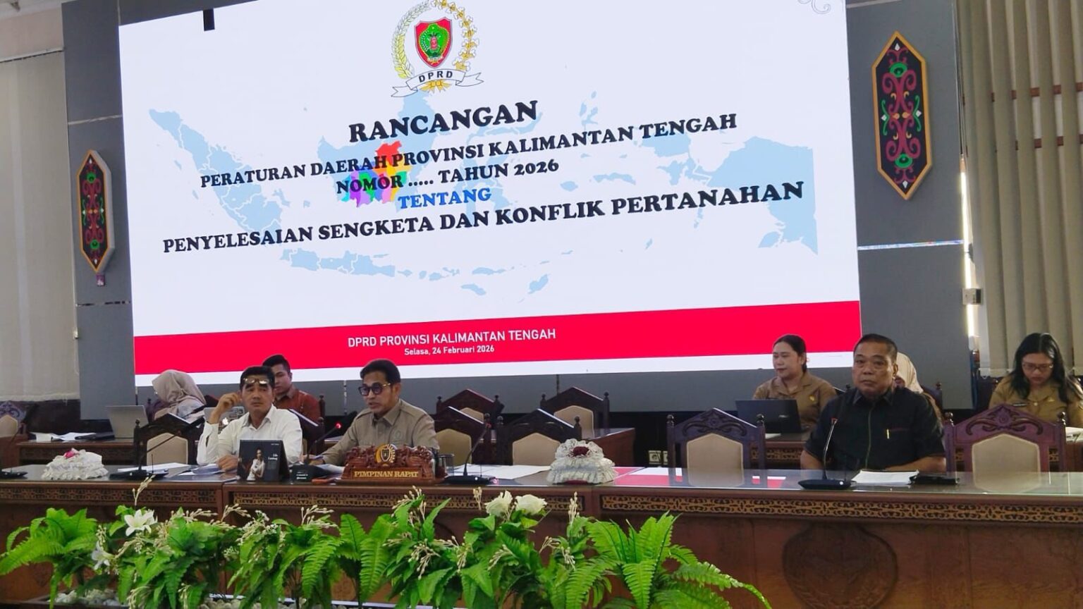 Rapat bahas Raperda Penyelesaian Sengketa dan Konflik Pertanahan. SHAFA KAMILA/ KALTENG POS
