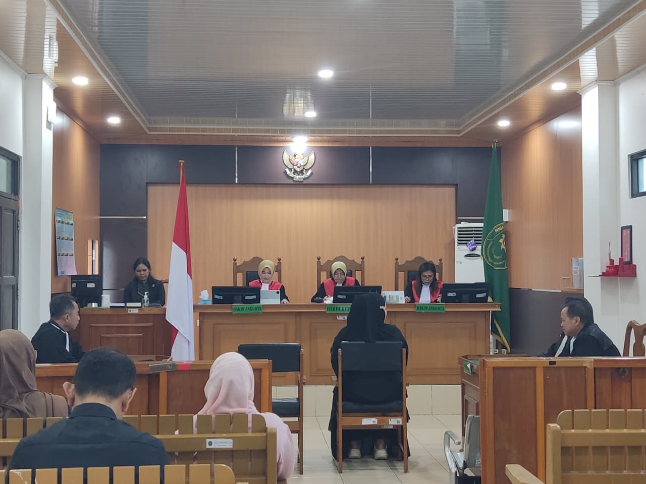 Sidang lanjutan Zhezhe Galuh agenda vonis ditunda. ARIEF PRATHAMA/KALTENG POS